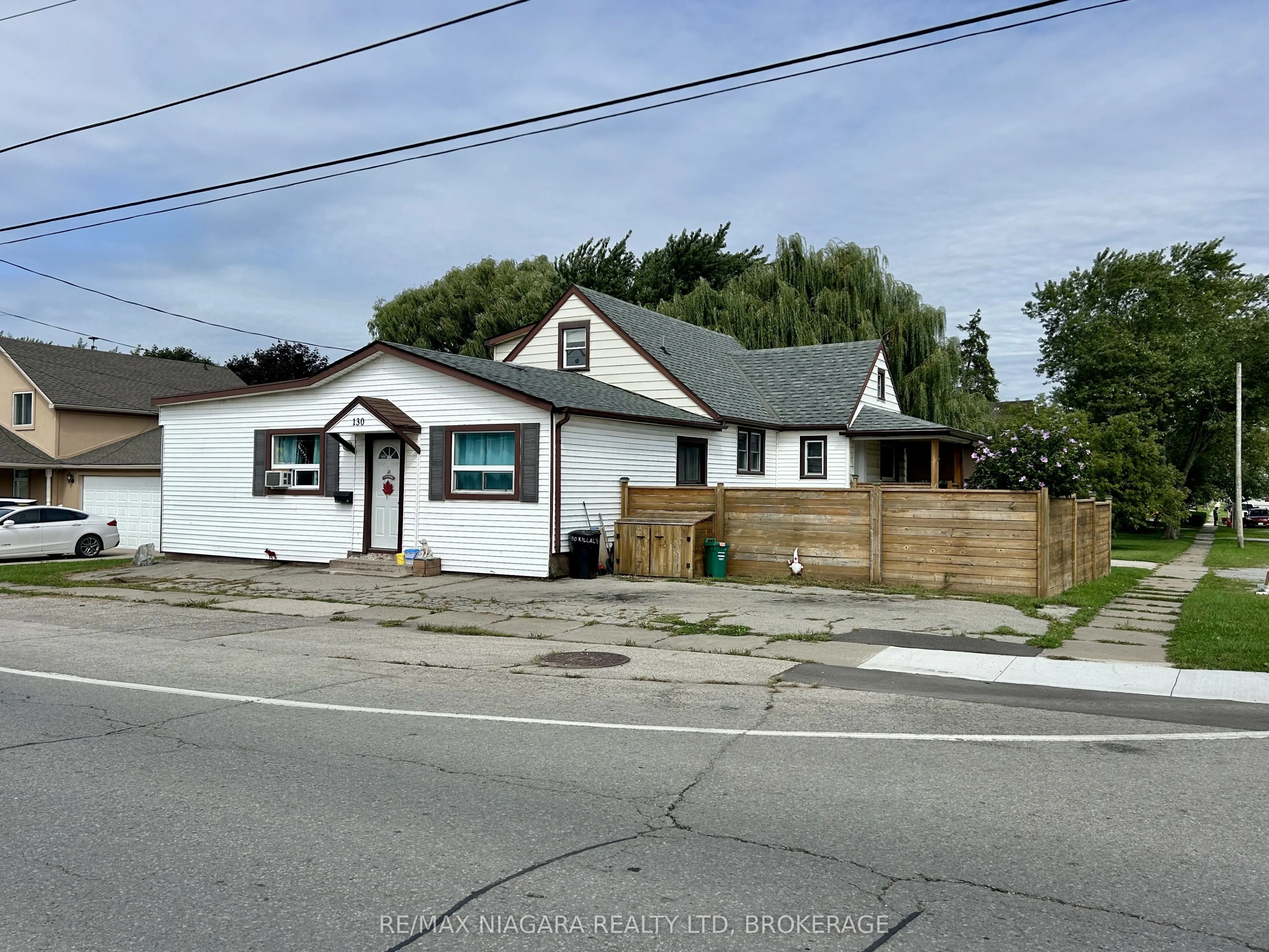 130 Killaly Street E