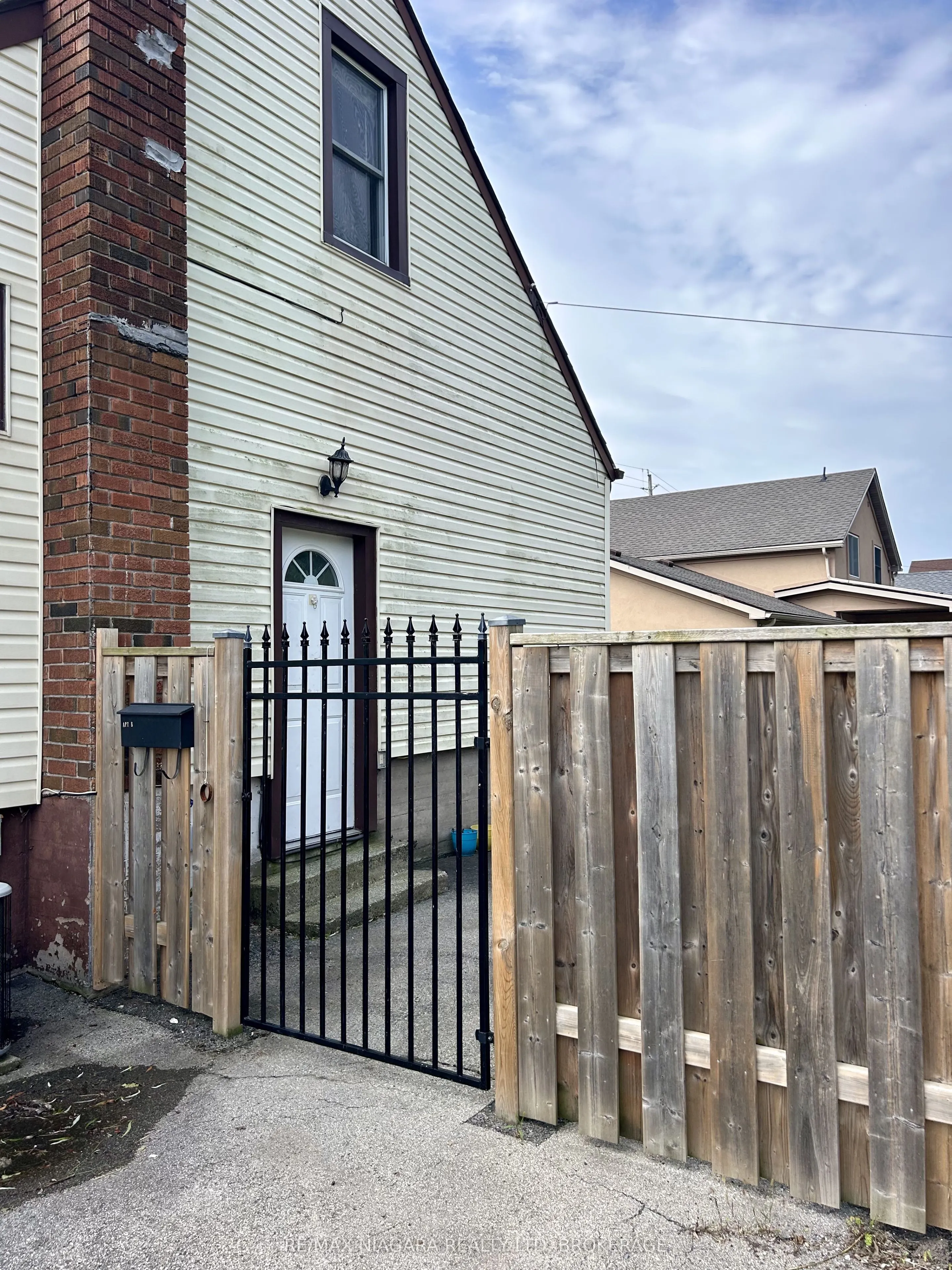 130 Killaly Street E
