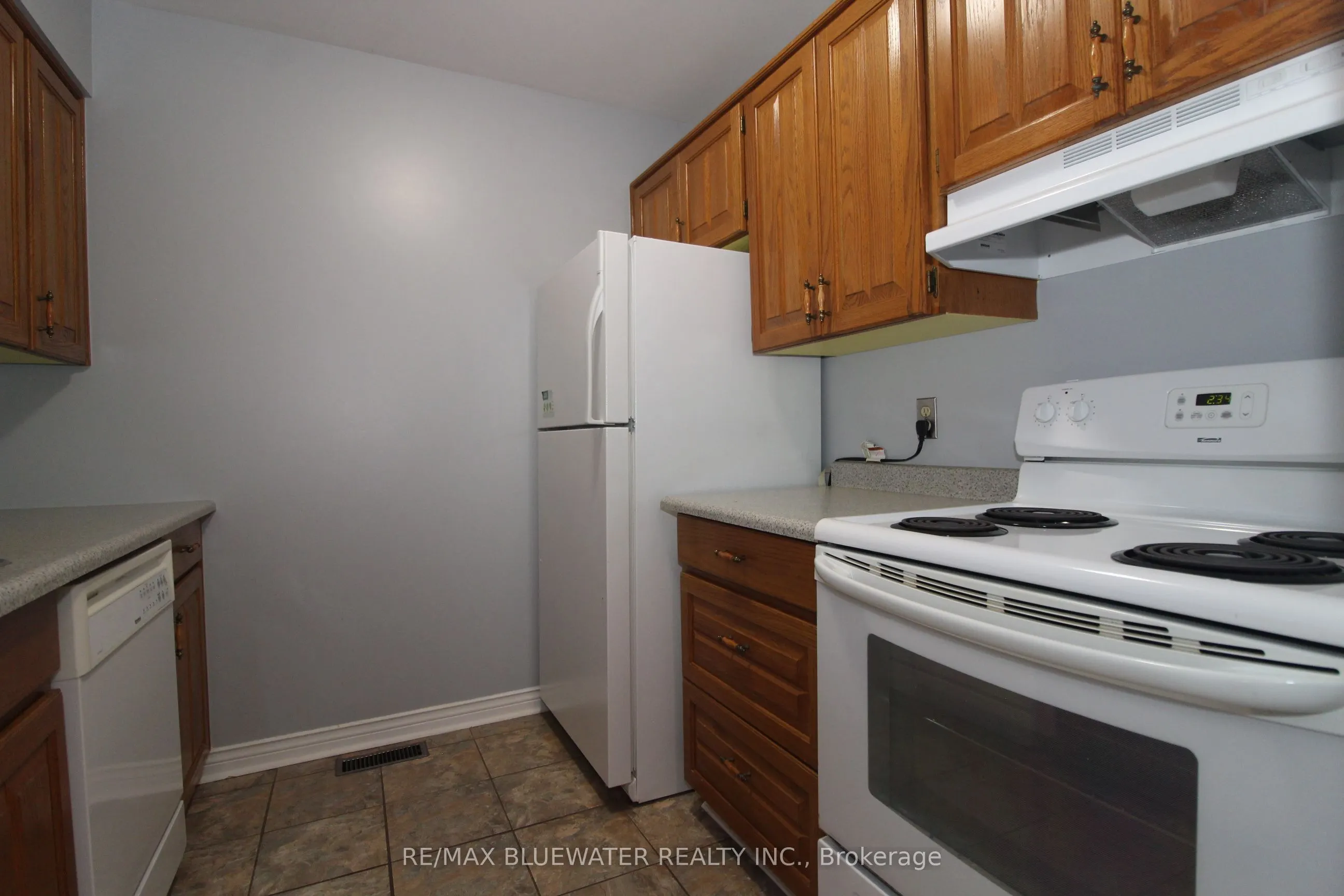 48 Ontario Street S #7