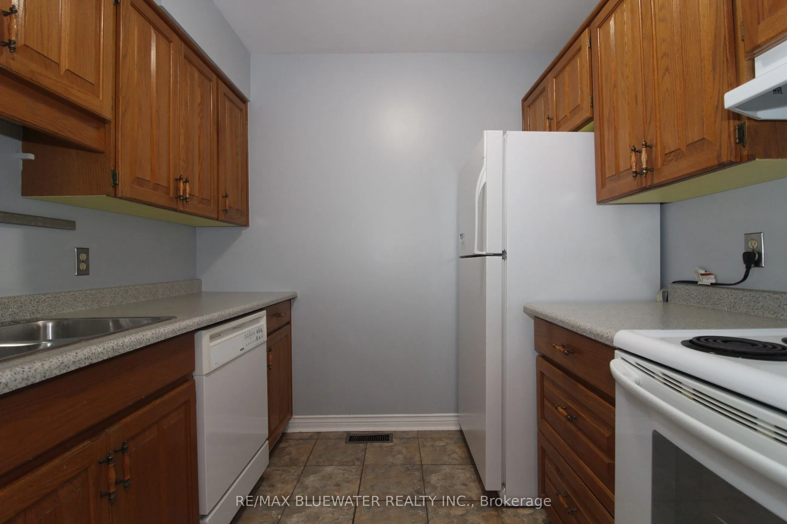 48 Ontario Street S #7