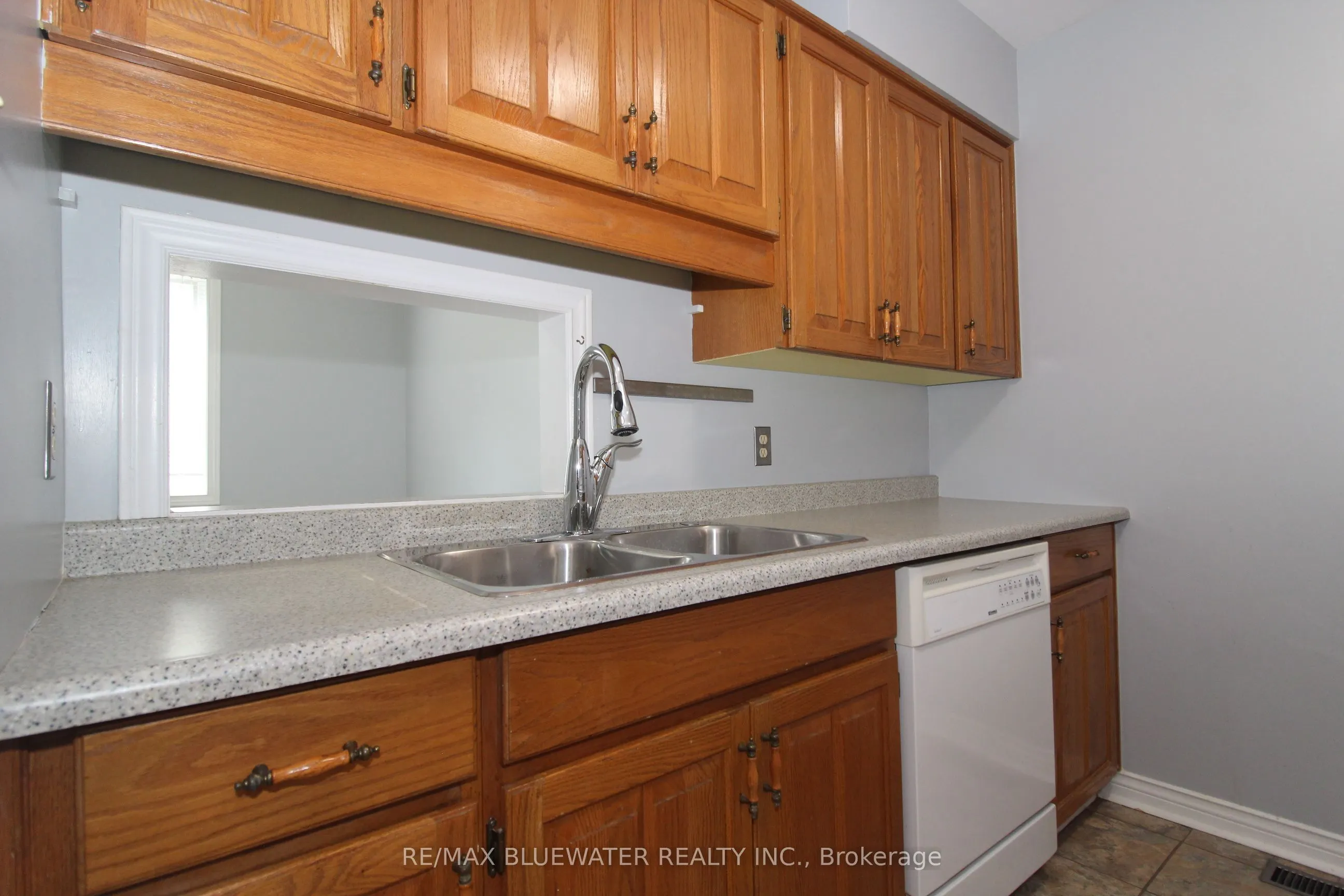 48 Ontario Street S #7