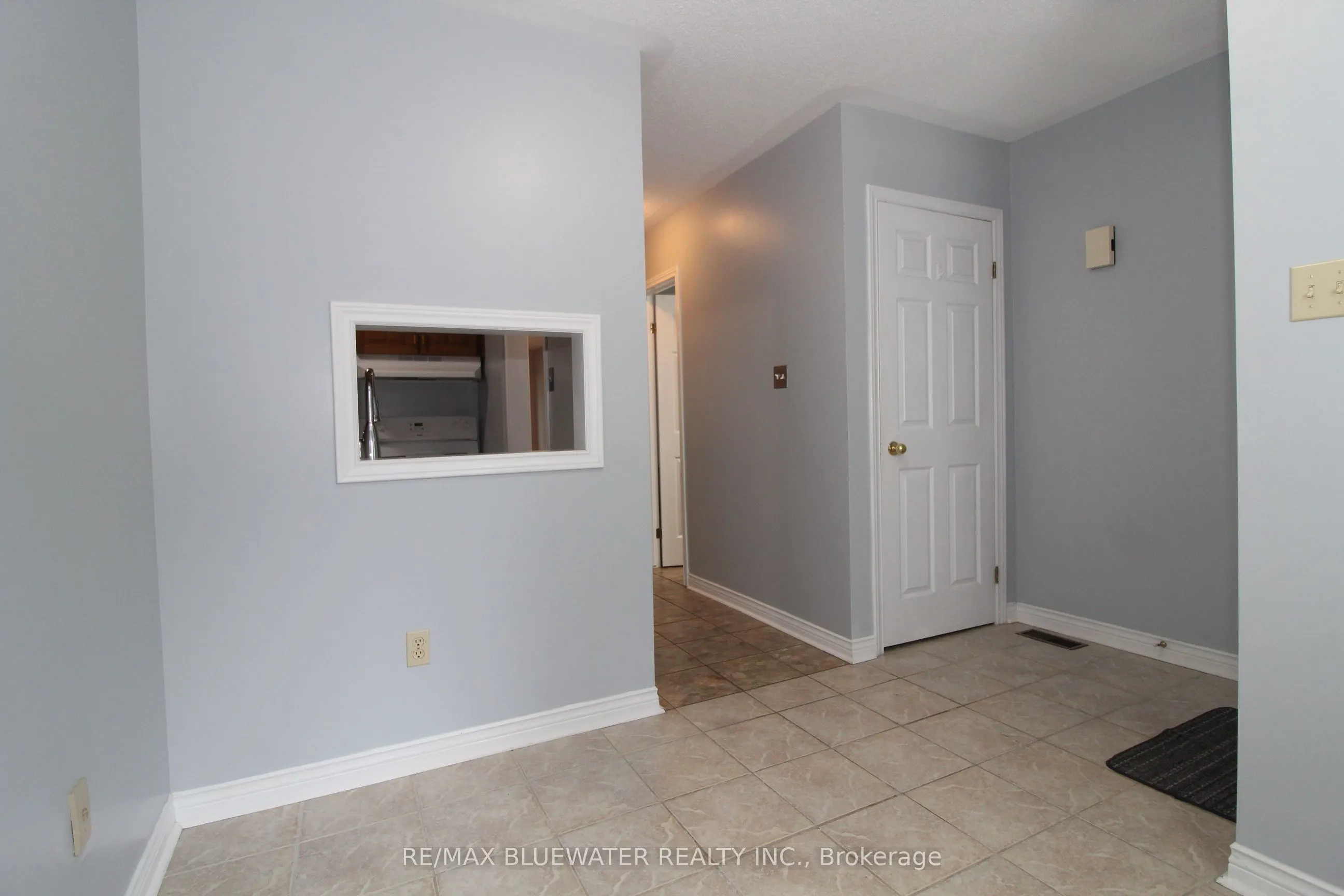 48 Ontario Street S #7