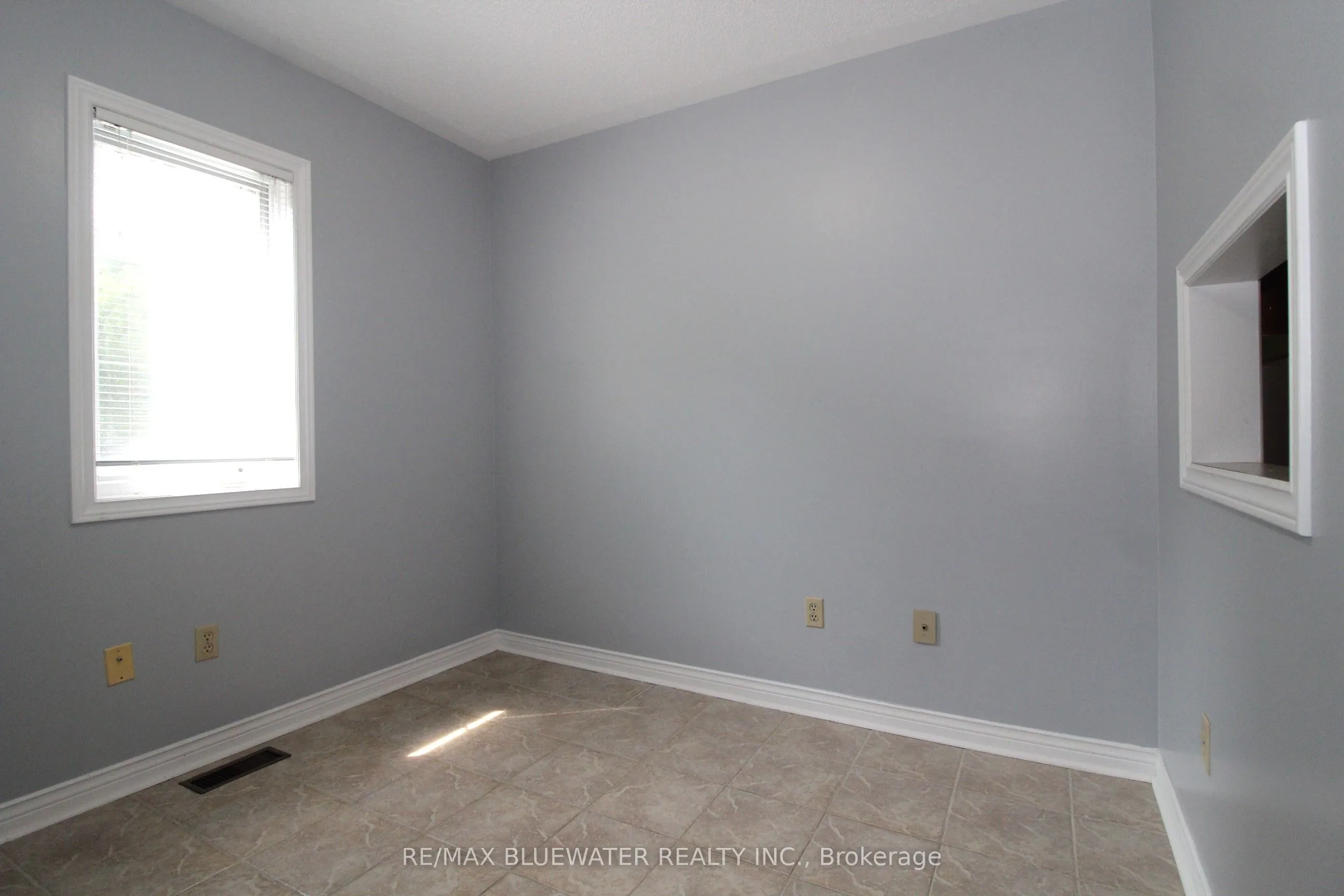 48 Ontario Street S #7