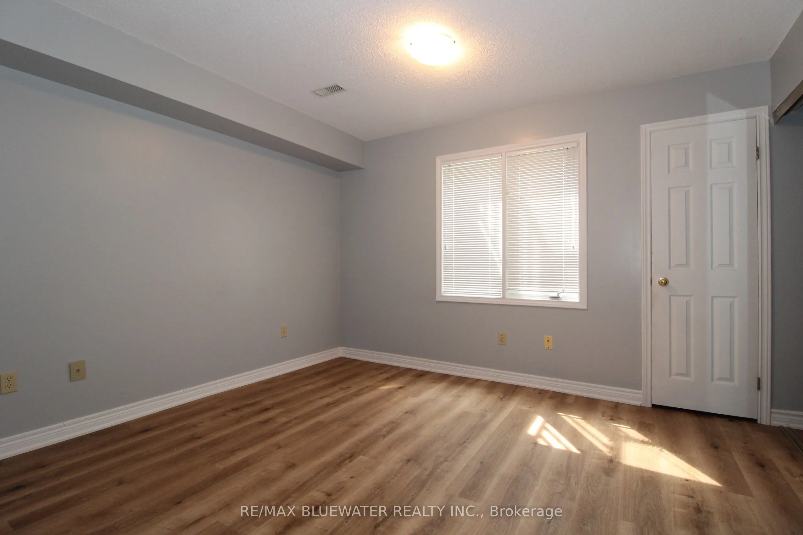 48 Ontario Street S #7