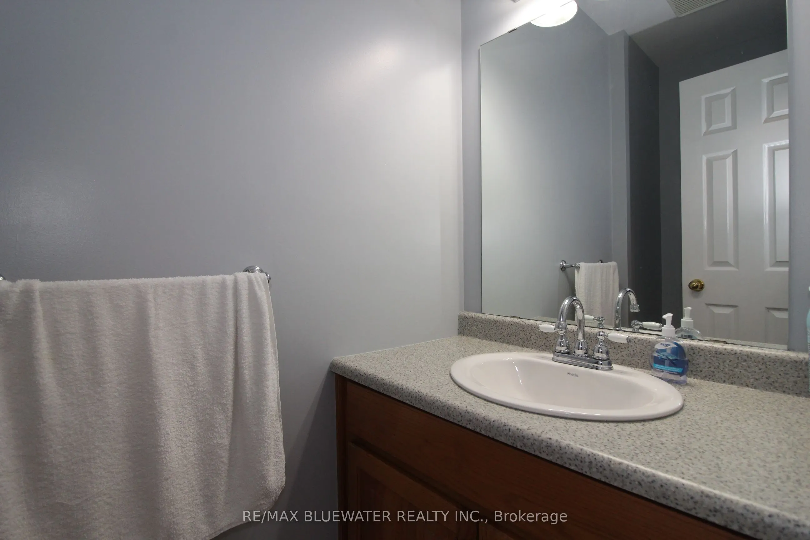 48 Ontario Street S #7