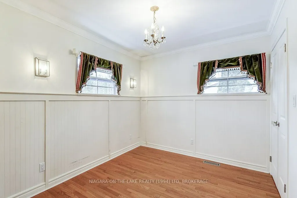 4 Dixie Avenue