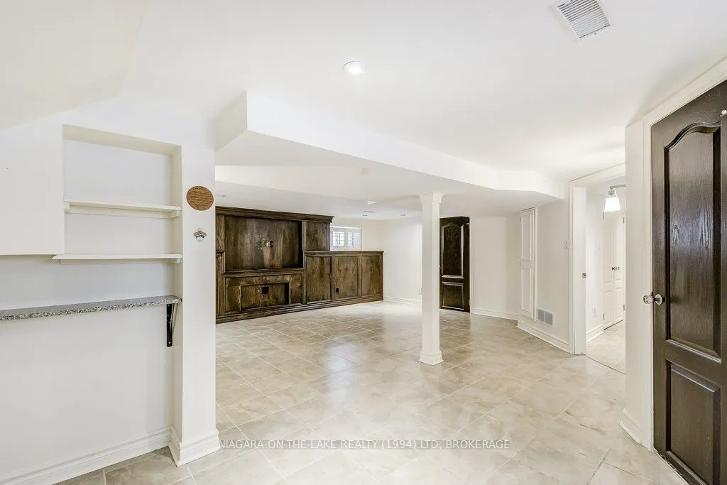 4 Dixie Avenue