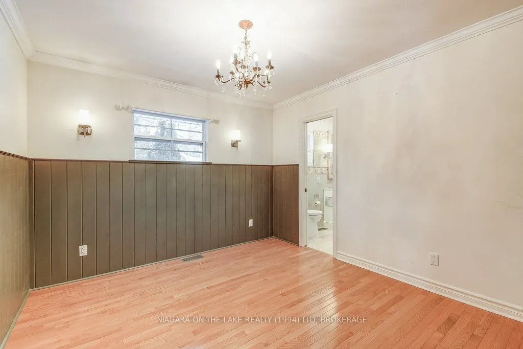 4 Dixie Avenue
