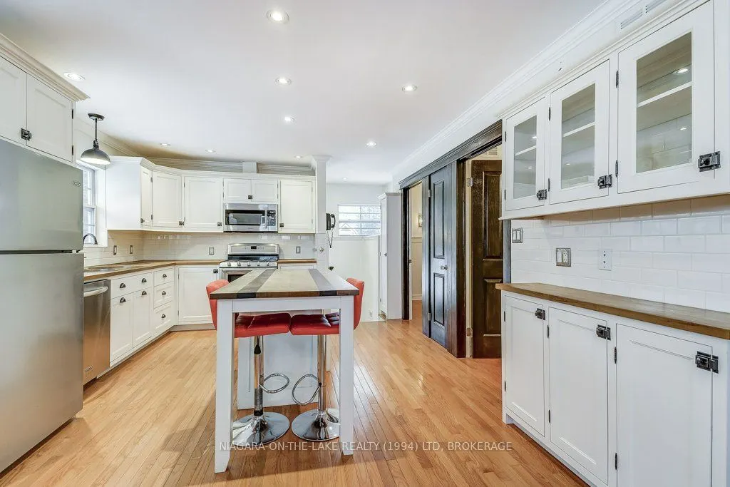 4 Dixie Avenue