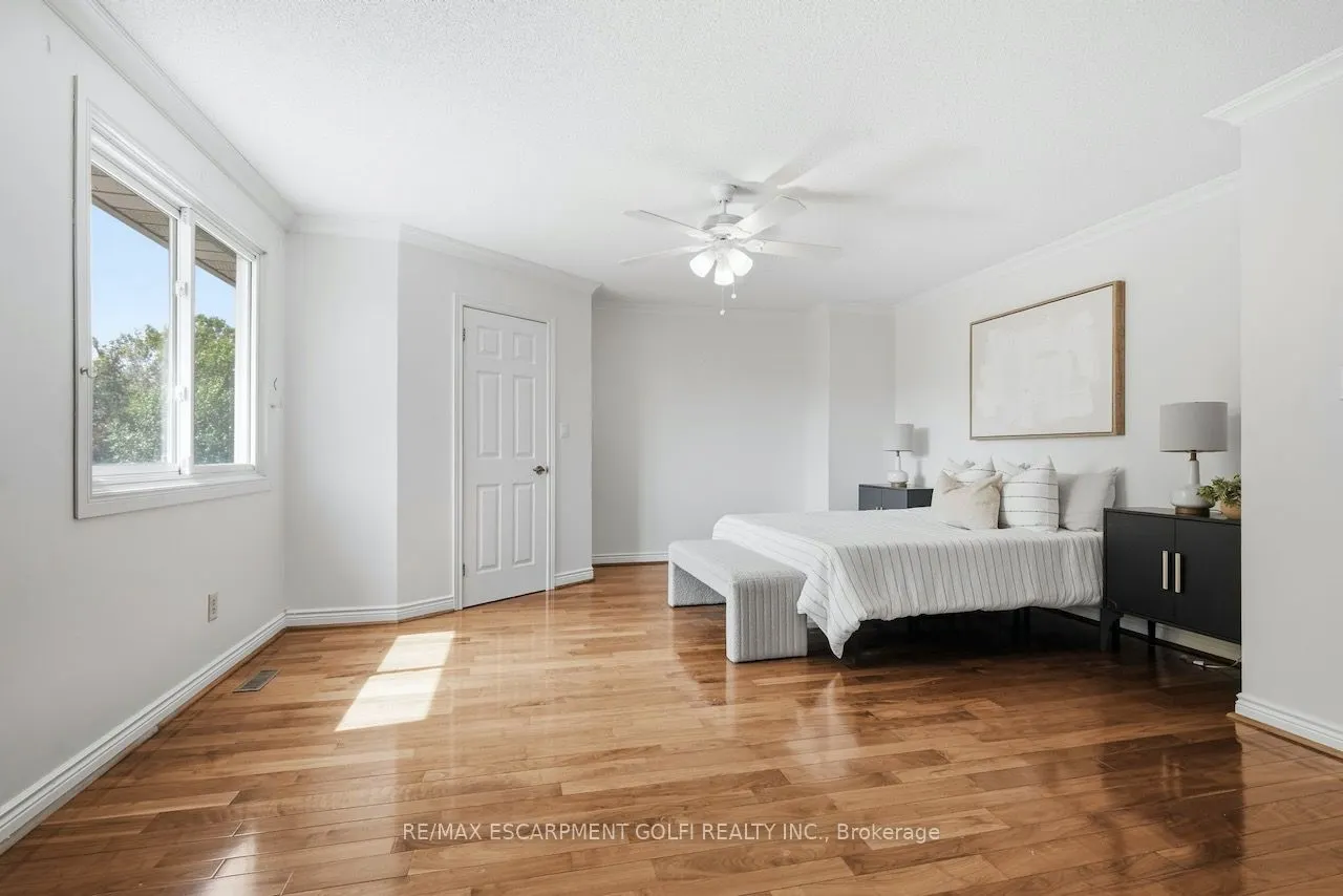 12 Sumner Crescent
