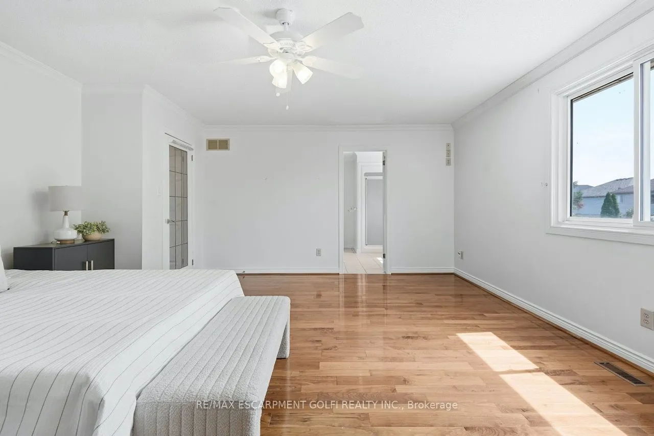 12 Sumner Crescent
