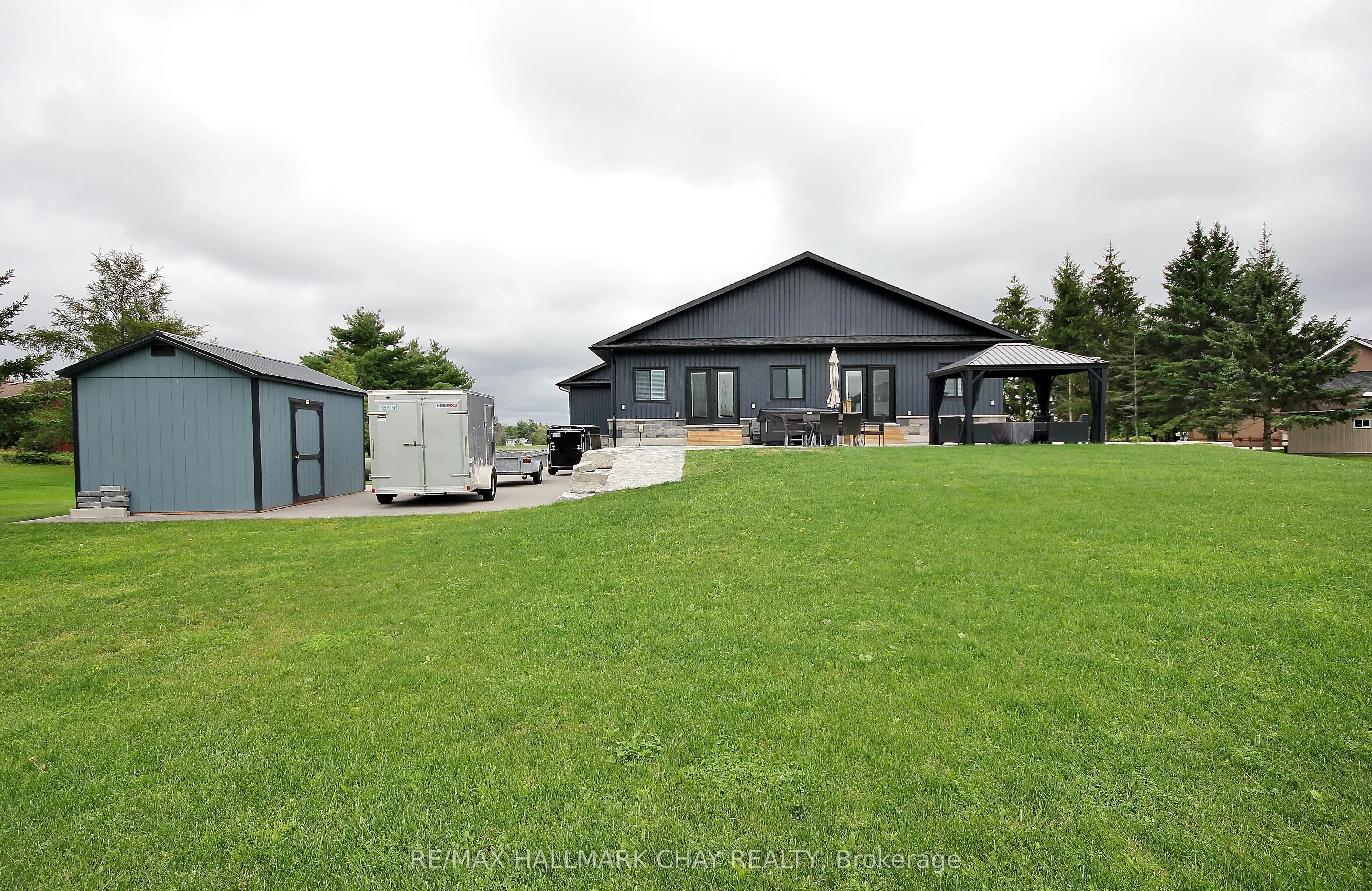 37 HILLSIDE Drive
