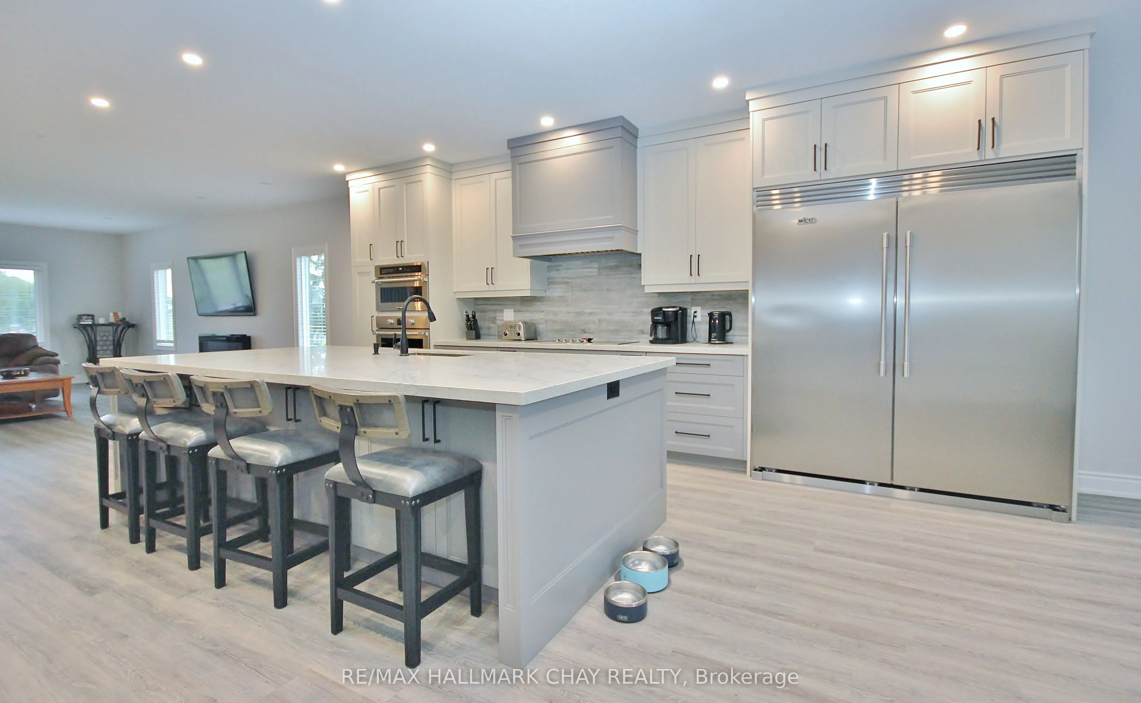 37 HILLSIDE Drive