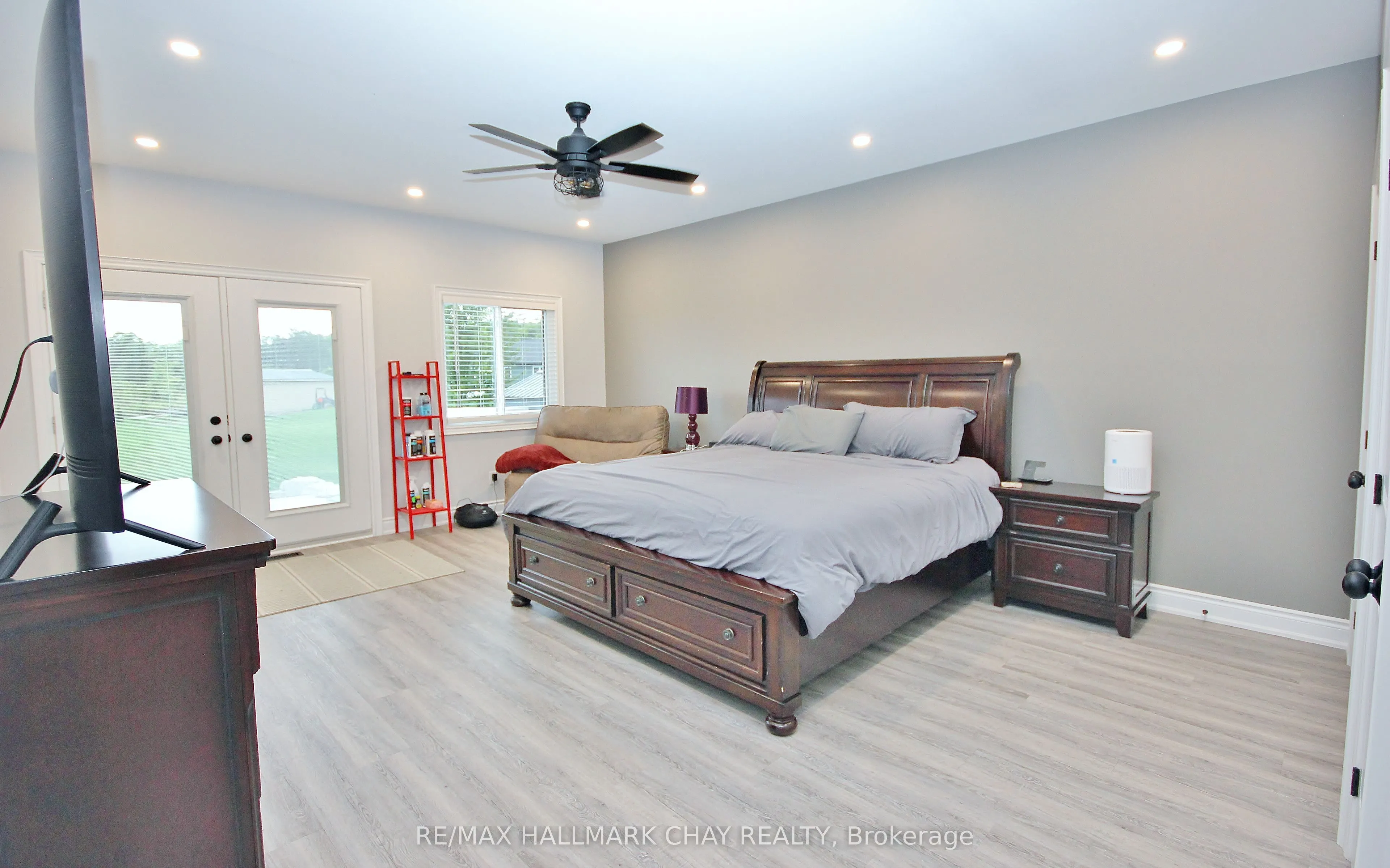 37 HILLSIDE Drive