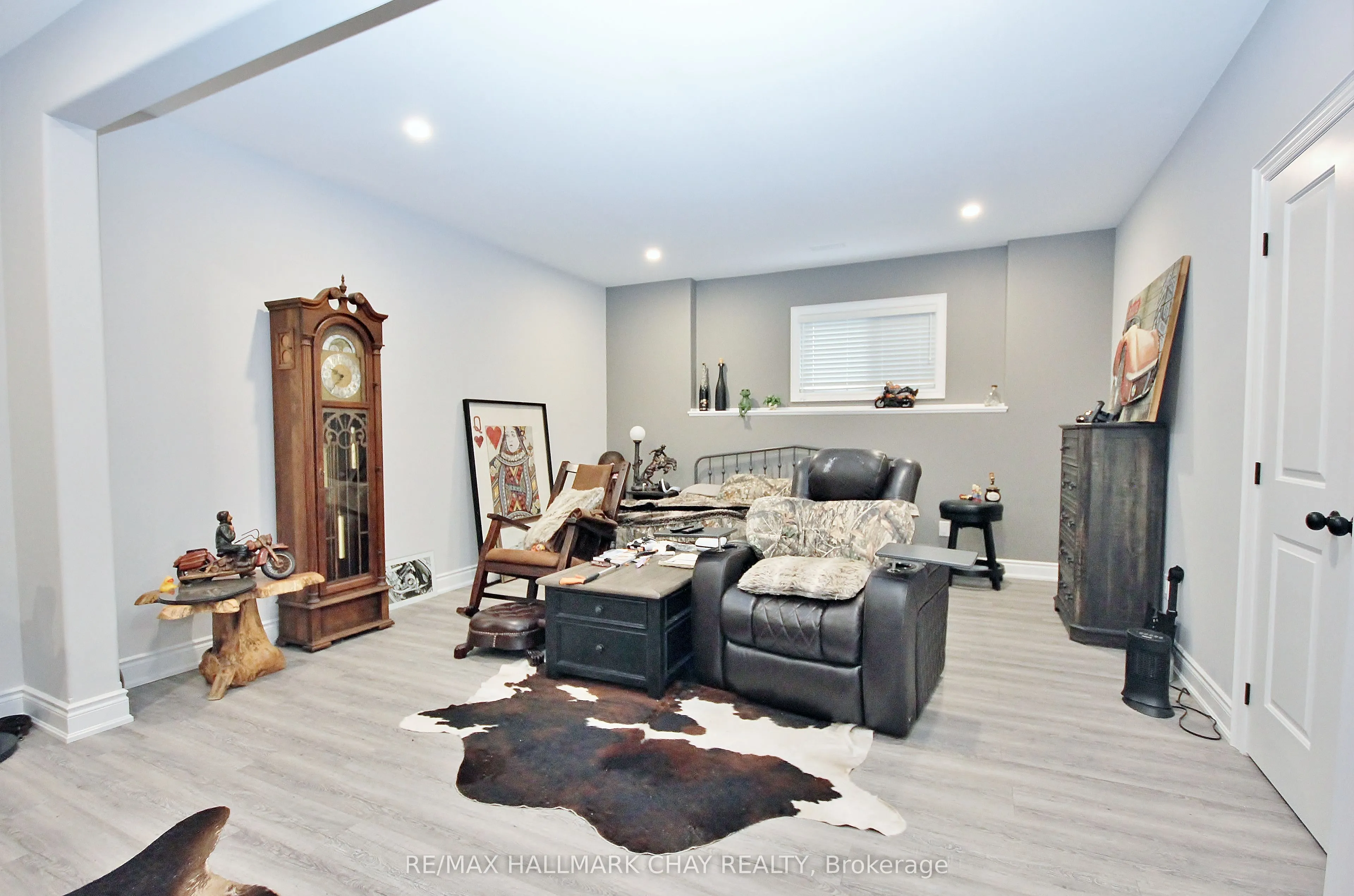 37 HILLSIDE Drive