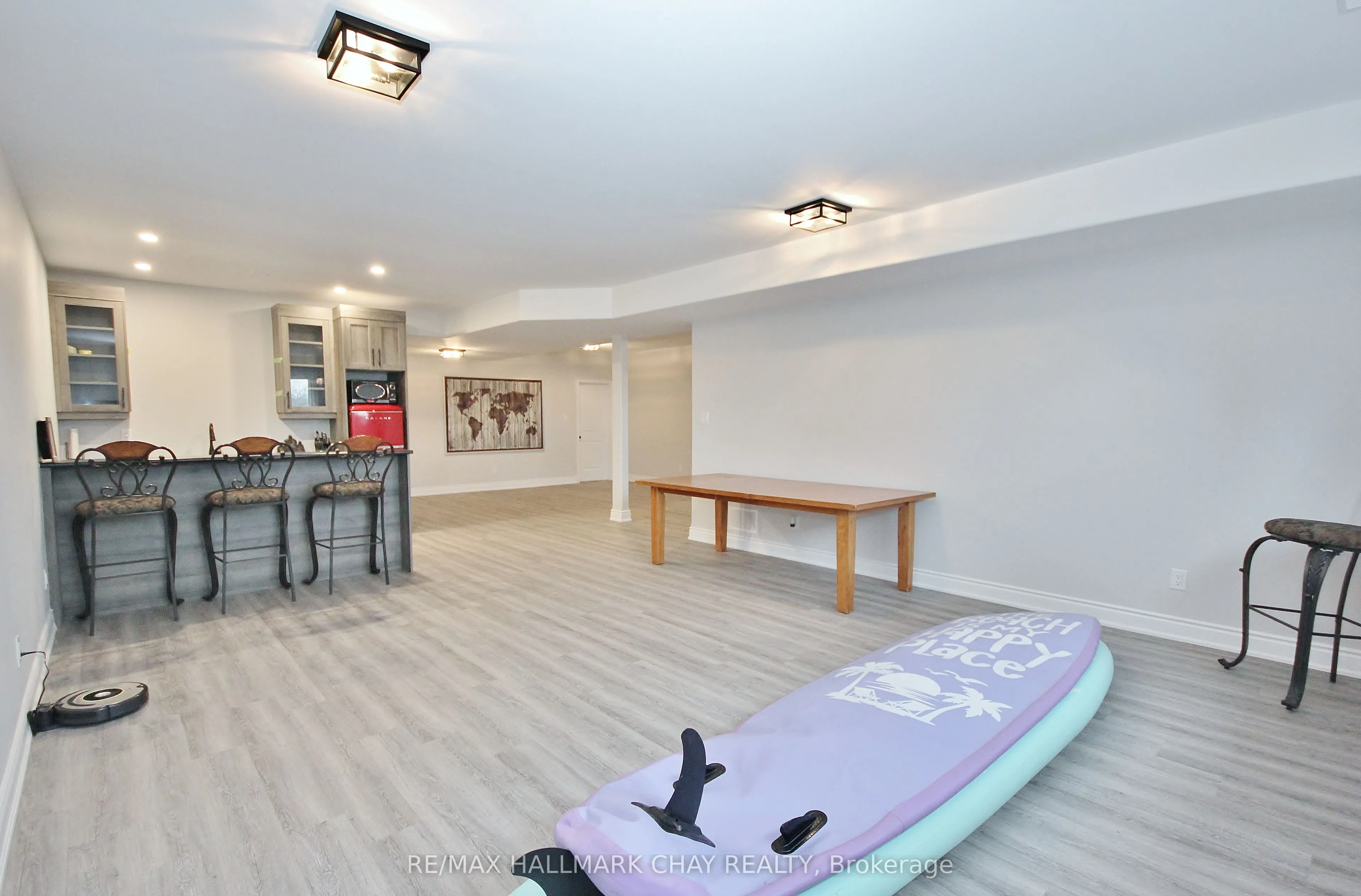 37 HILLSIDE Drive
