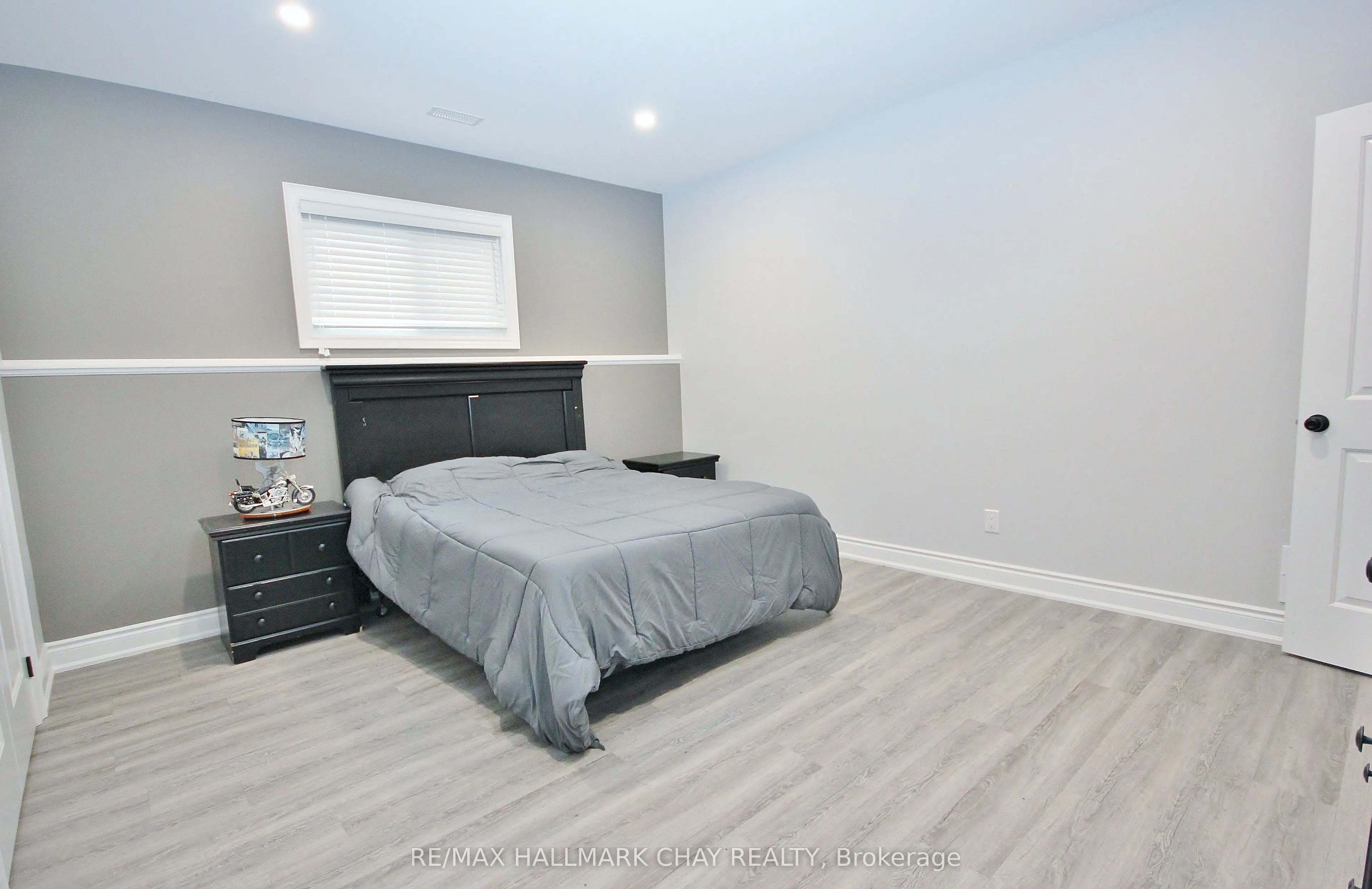 37 HILLSIDE Drive