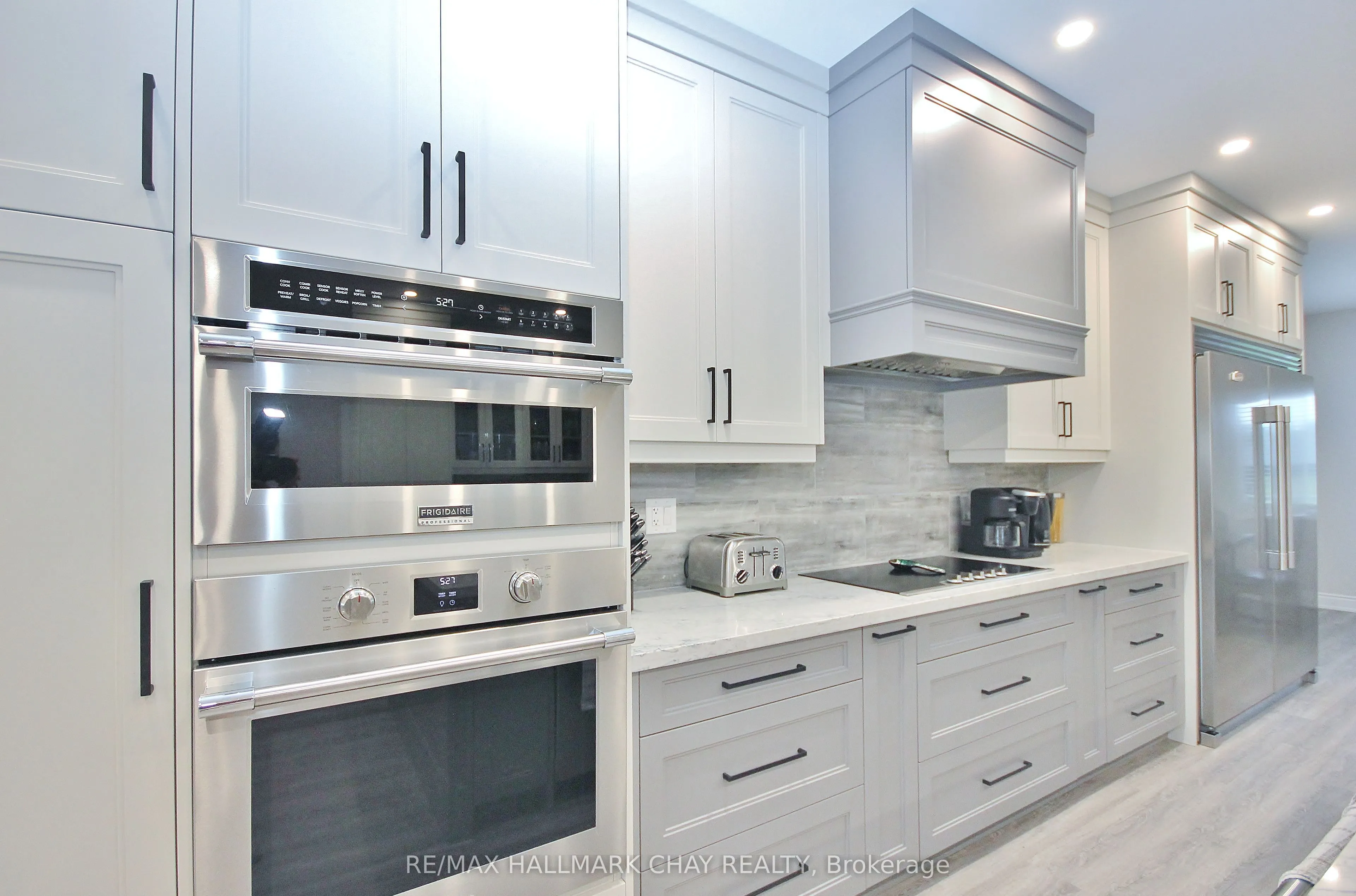 37 HILLSIDE Drive