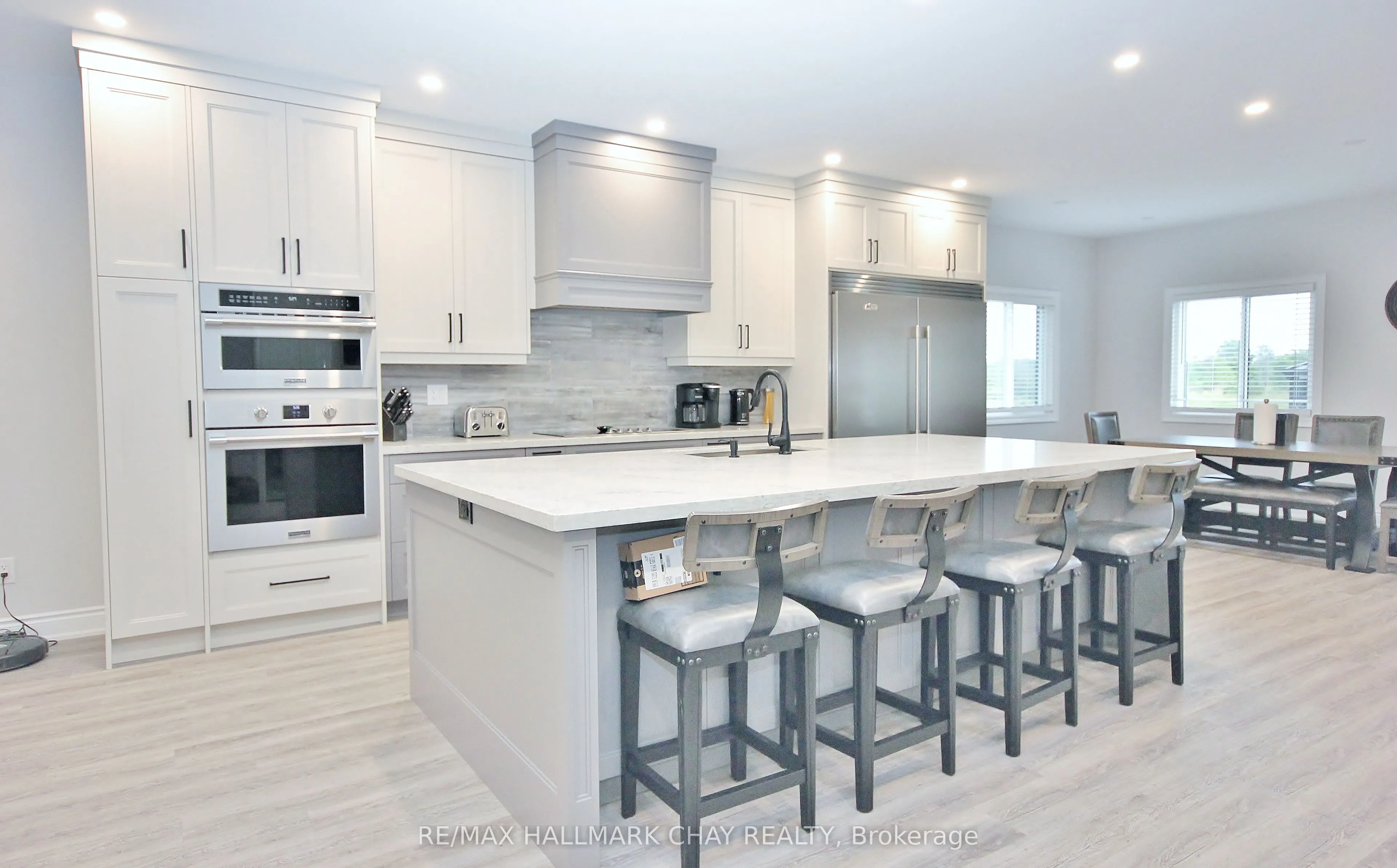 37 HILLSIDE Drive