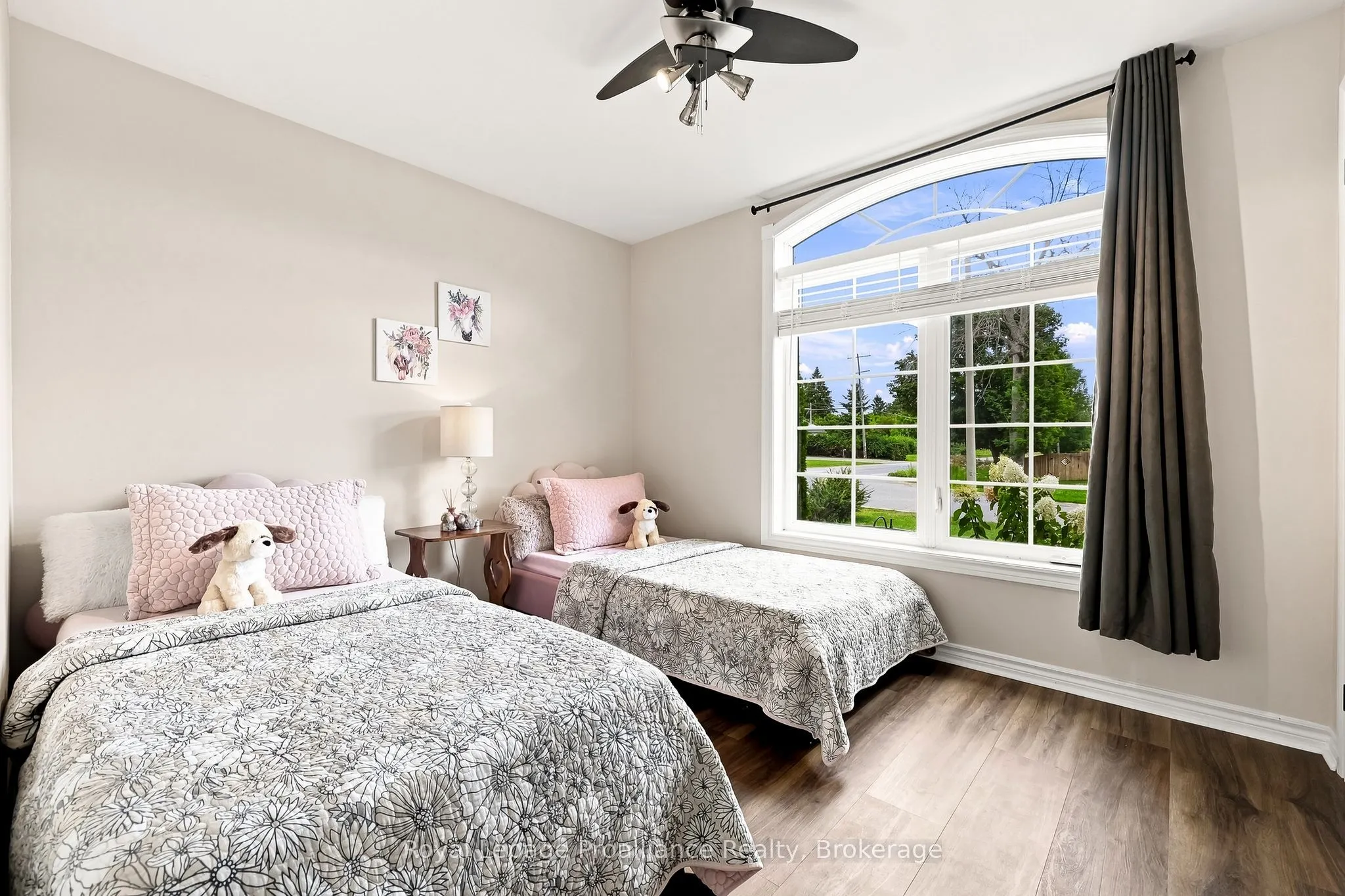 39 Lakewood Crescent