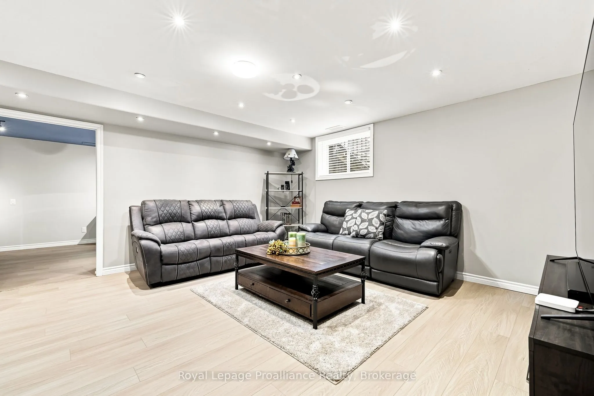 39 Lakewood Crescent