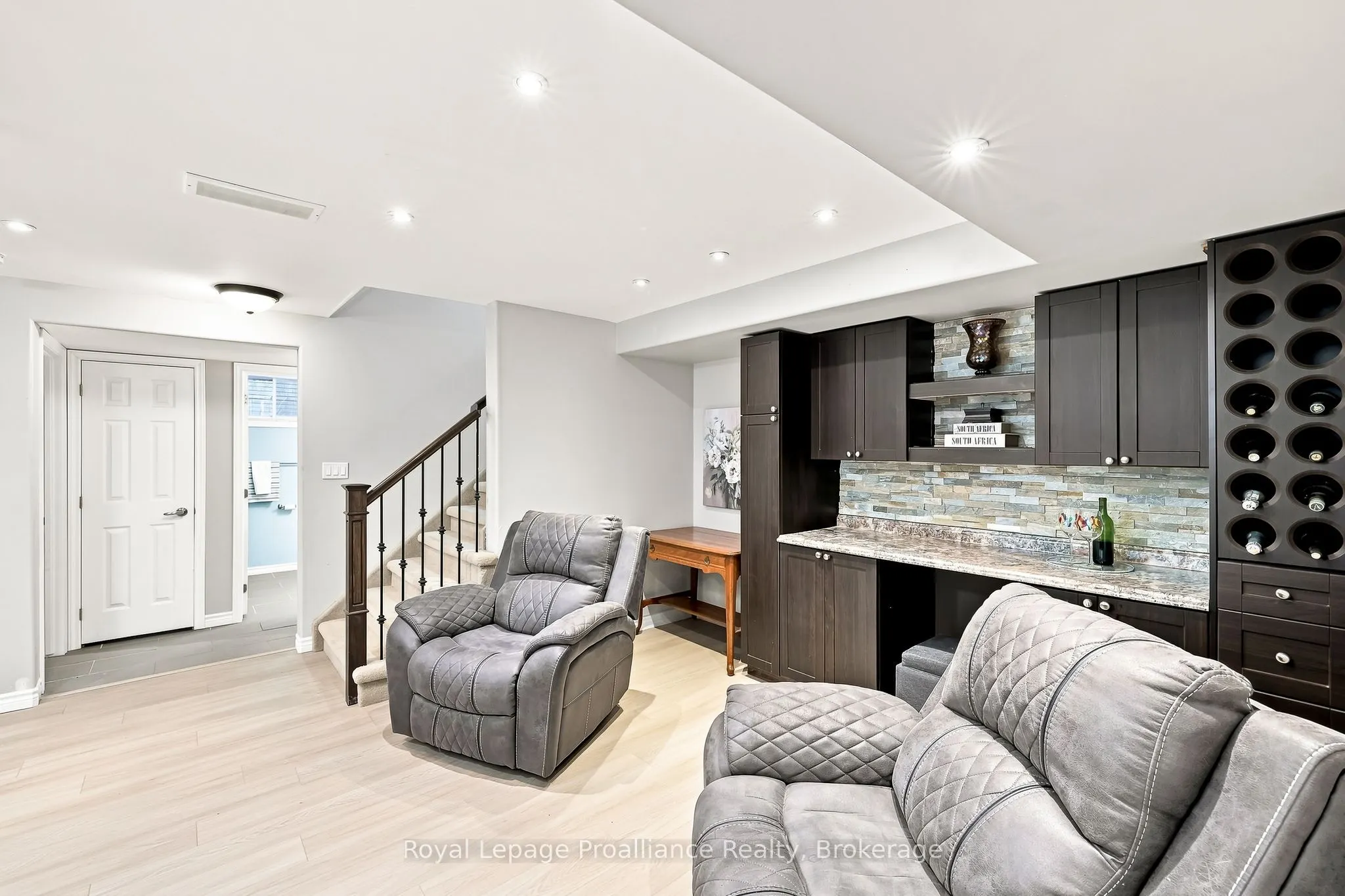 39 Lakewood Crescent