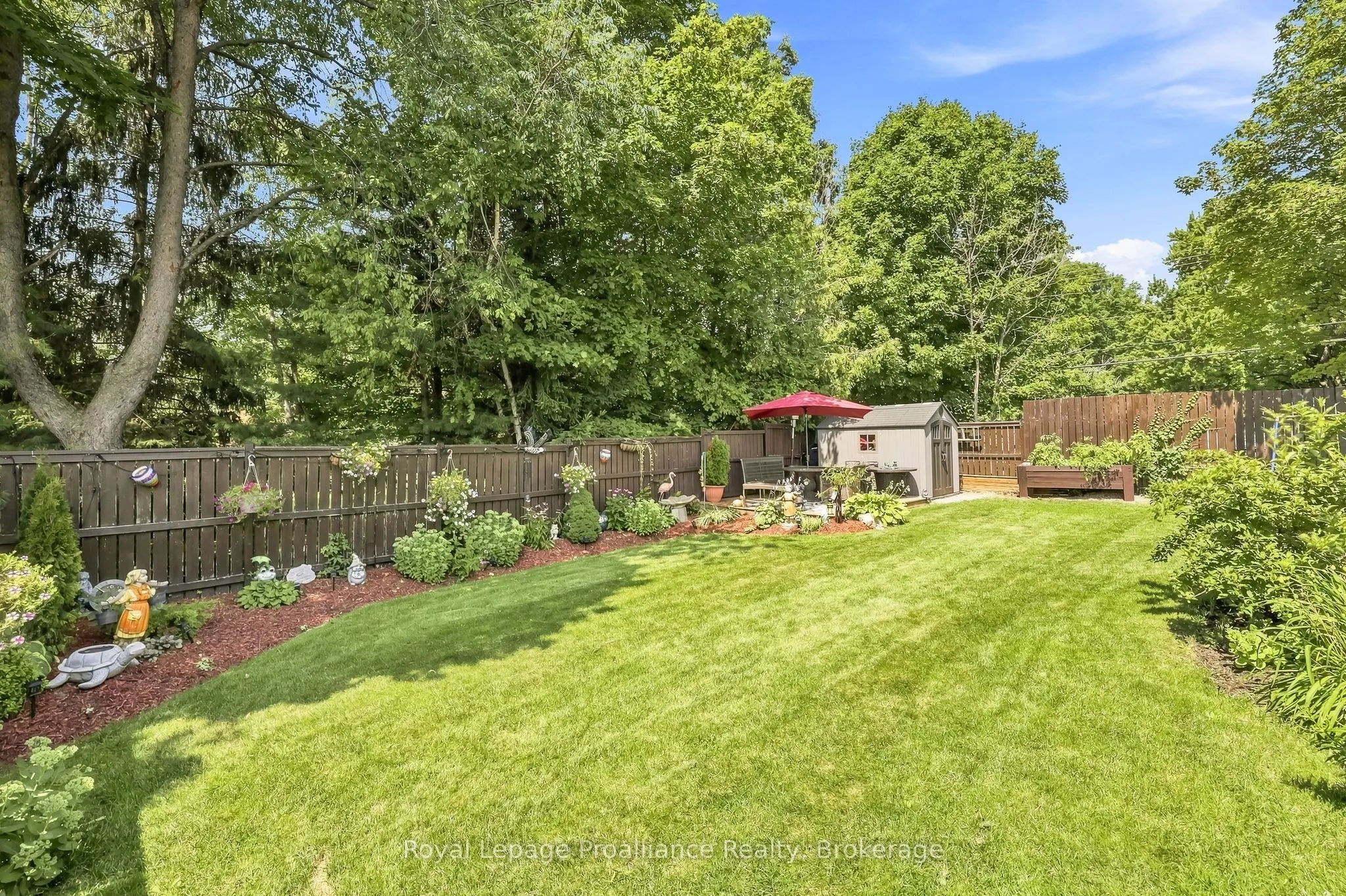 39 Lakewood Crescent