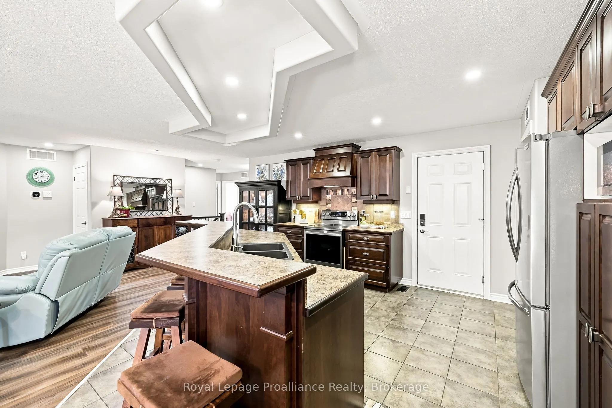 39 Lakewood Crescent