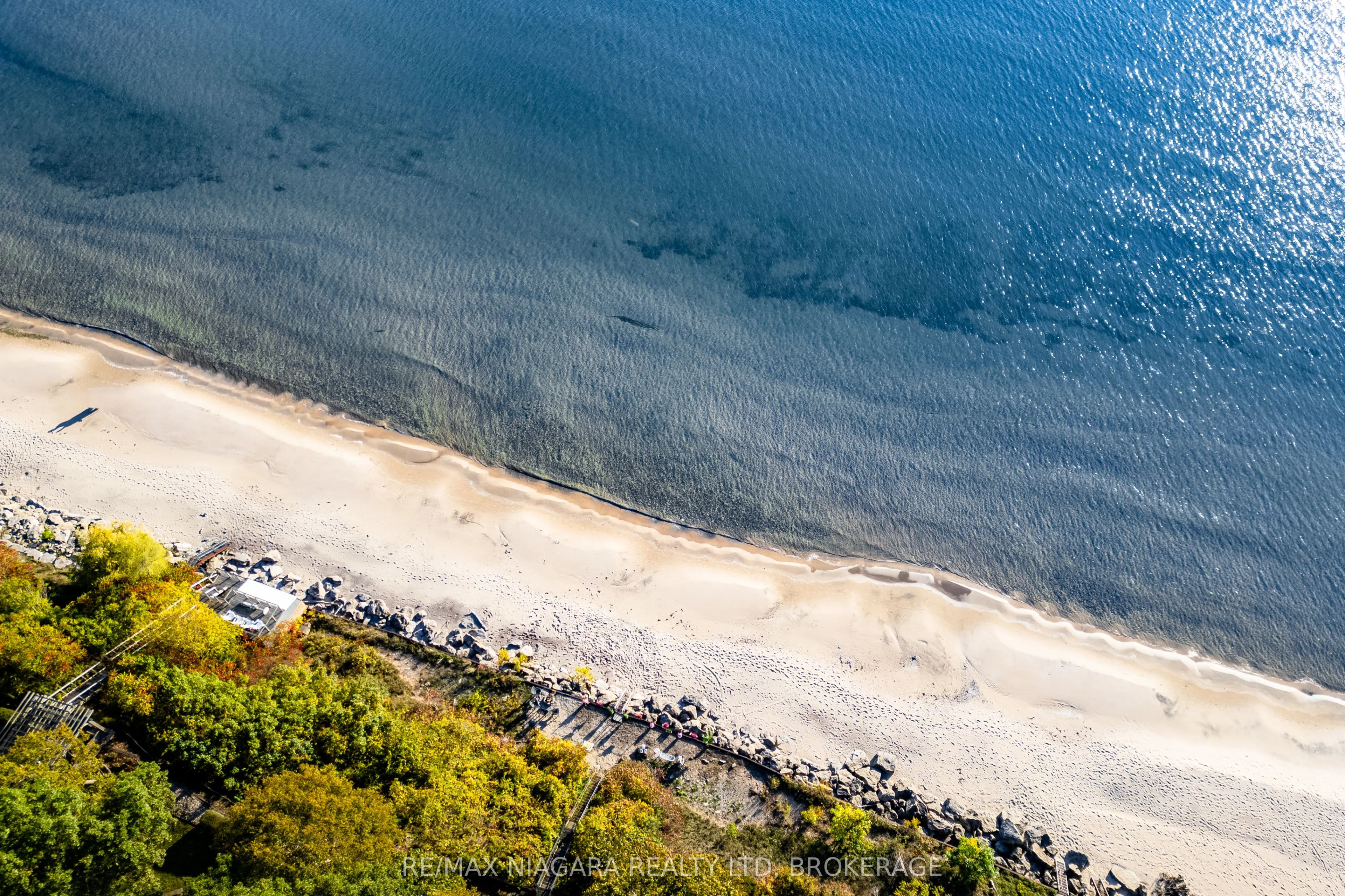 735 Lakeshore Road E