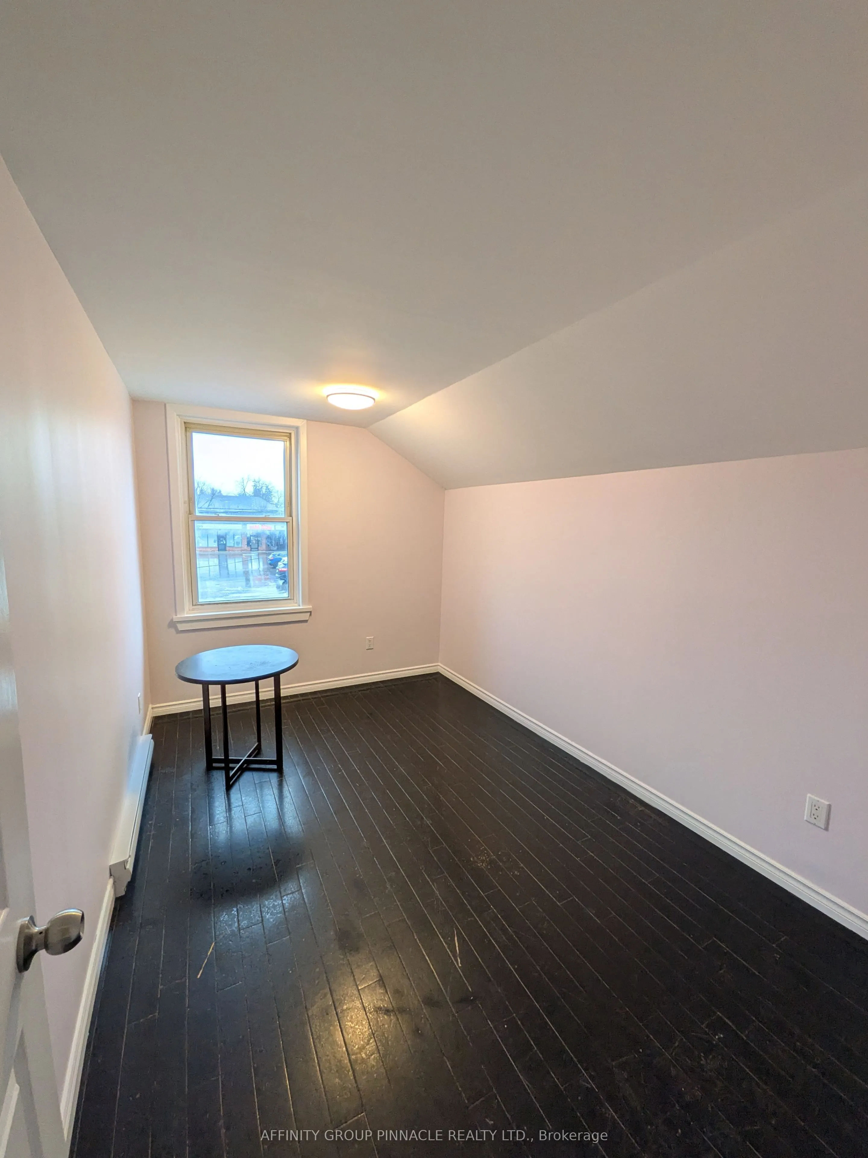12 Russell Street W