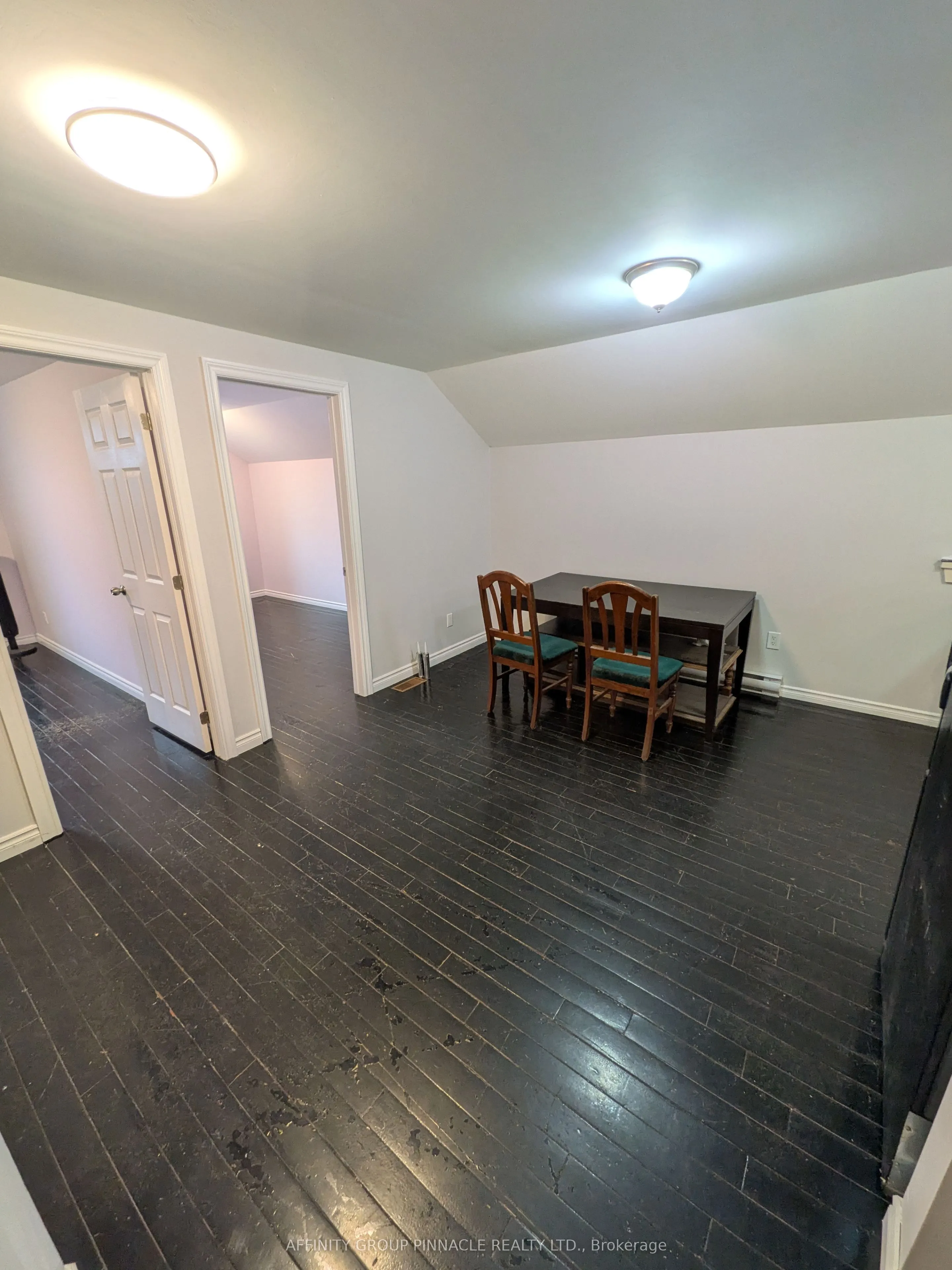 12 Russell Street W