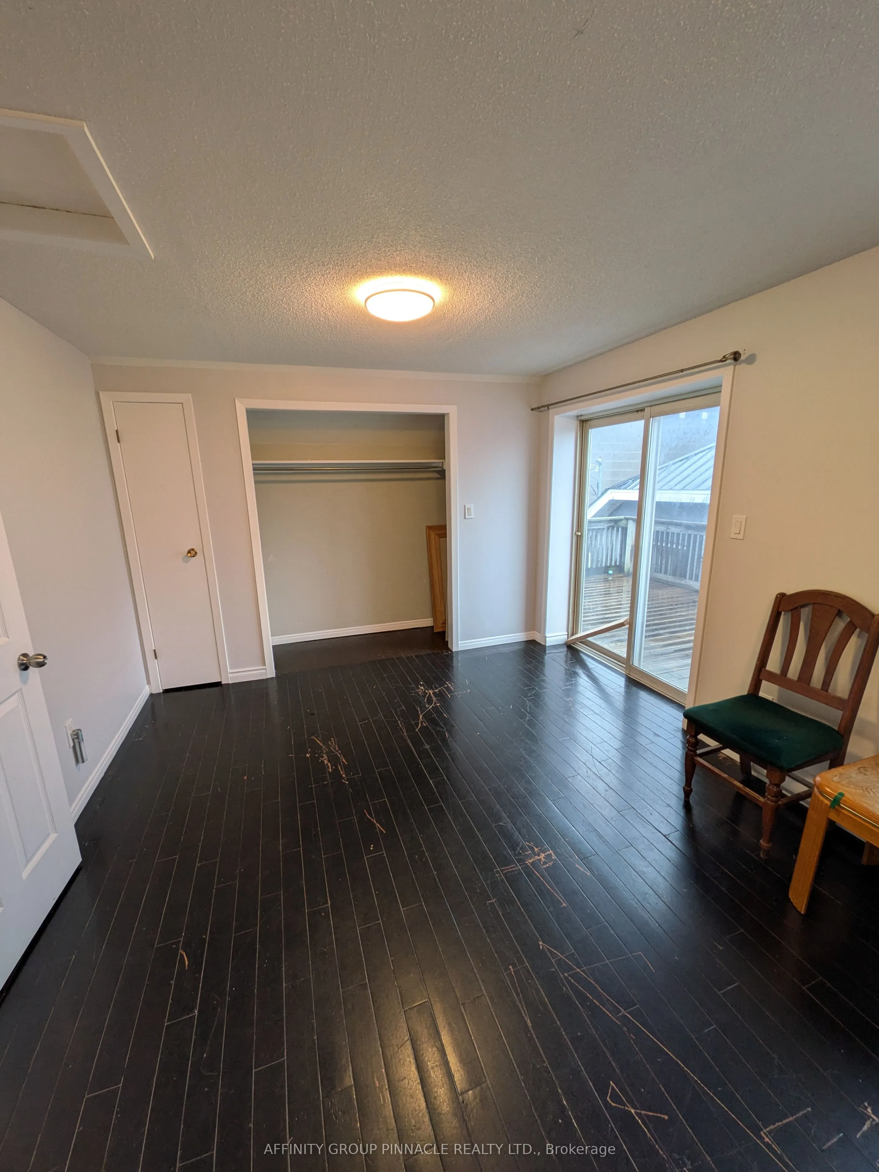 12 Russell Street W