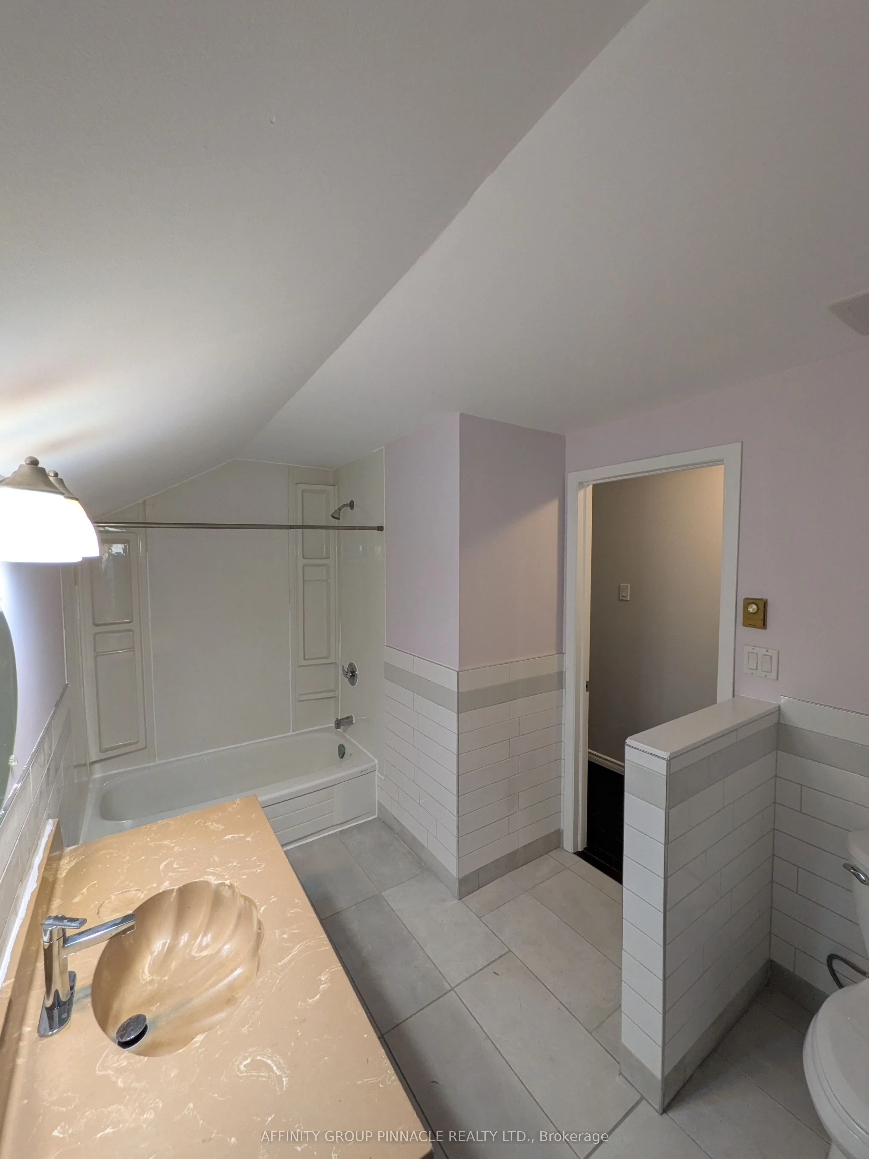 12 Russell Street W