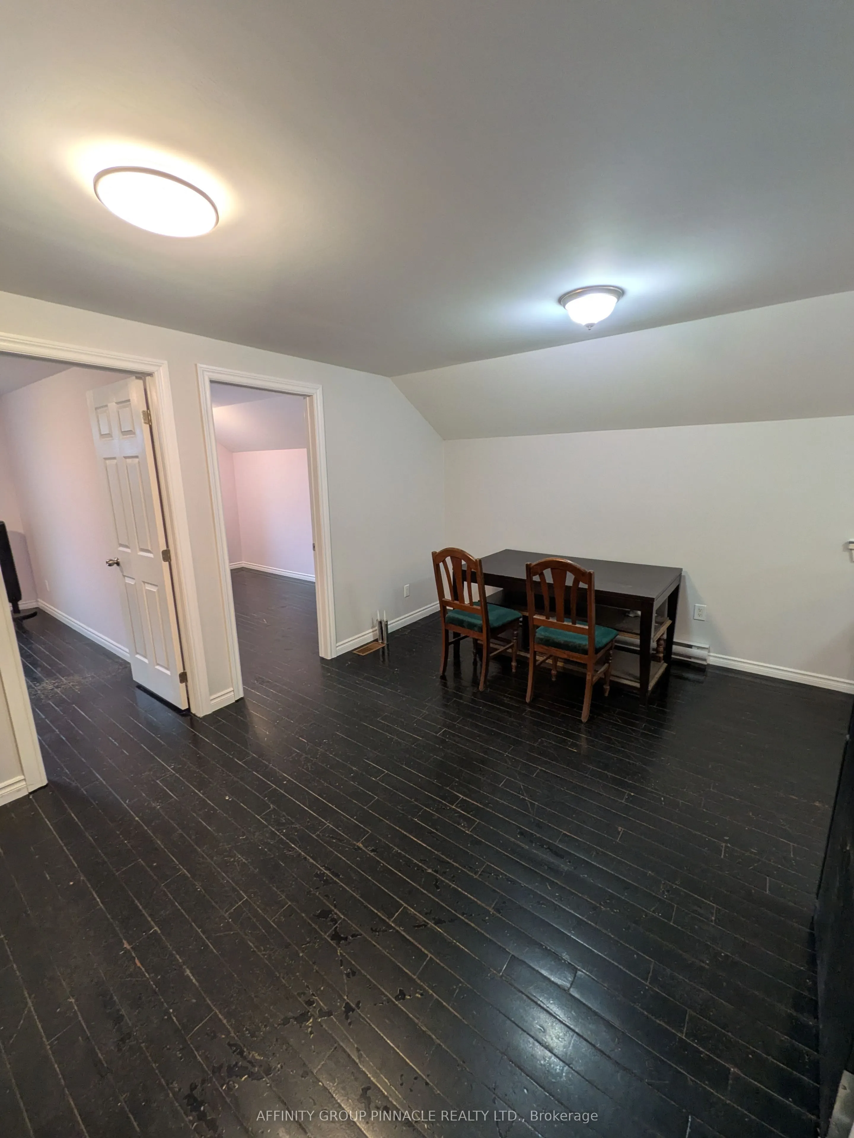 12 Russell Street W