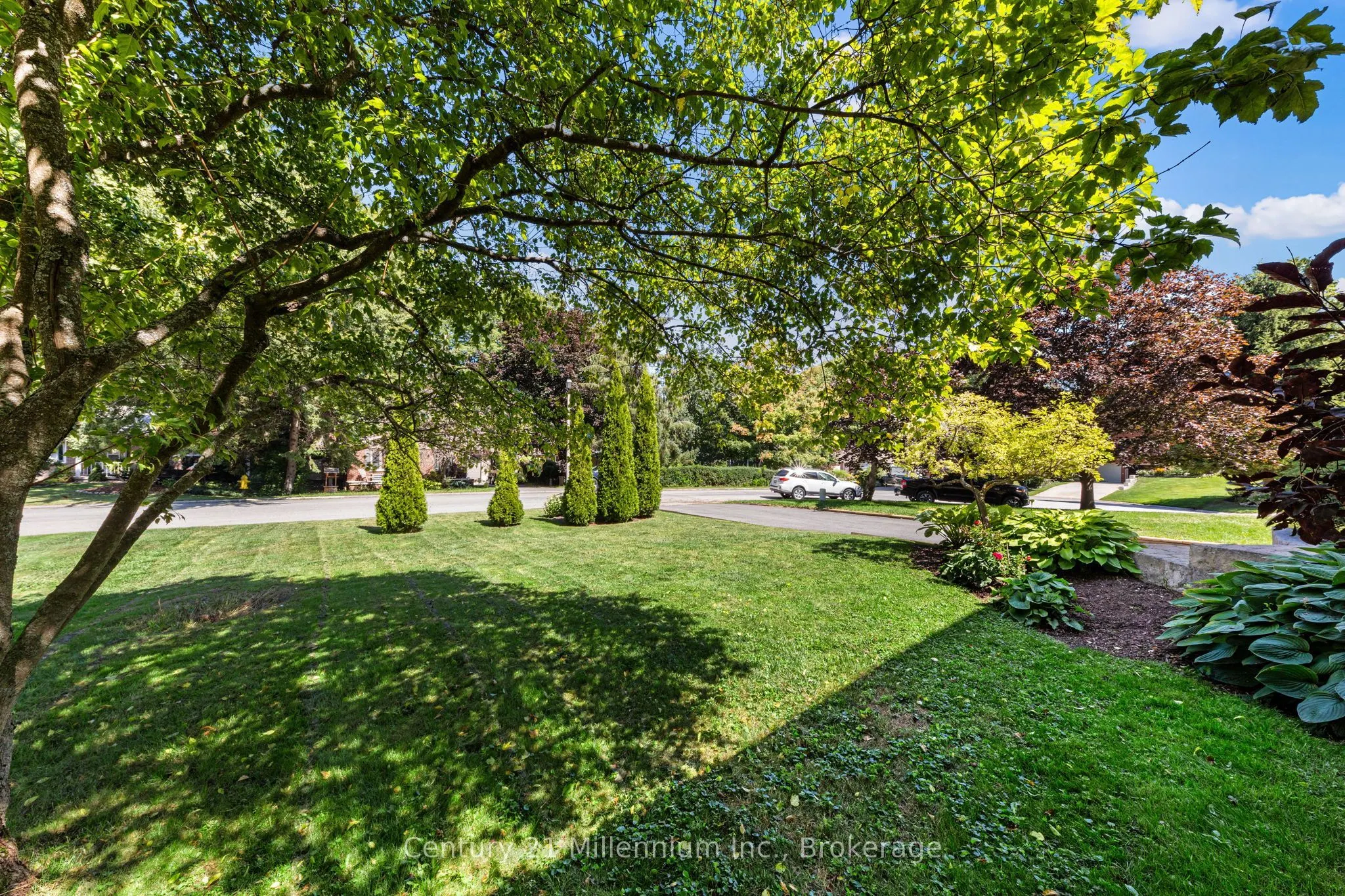 128 PARKLANE Crescent