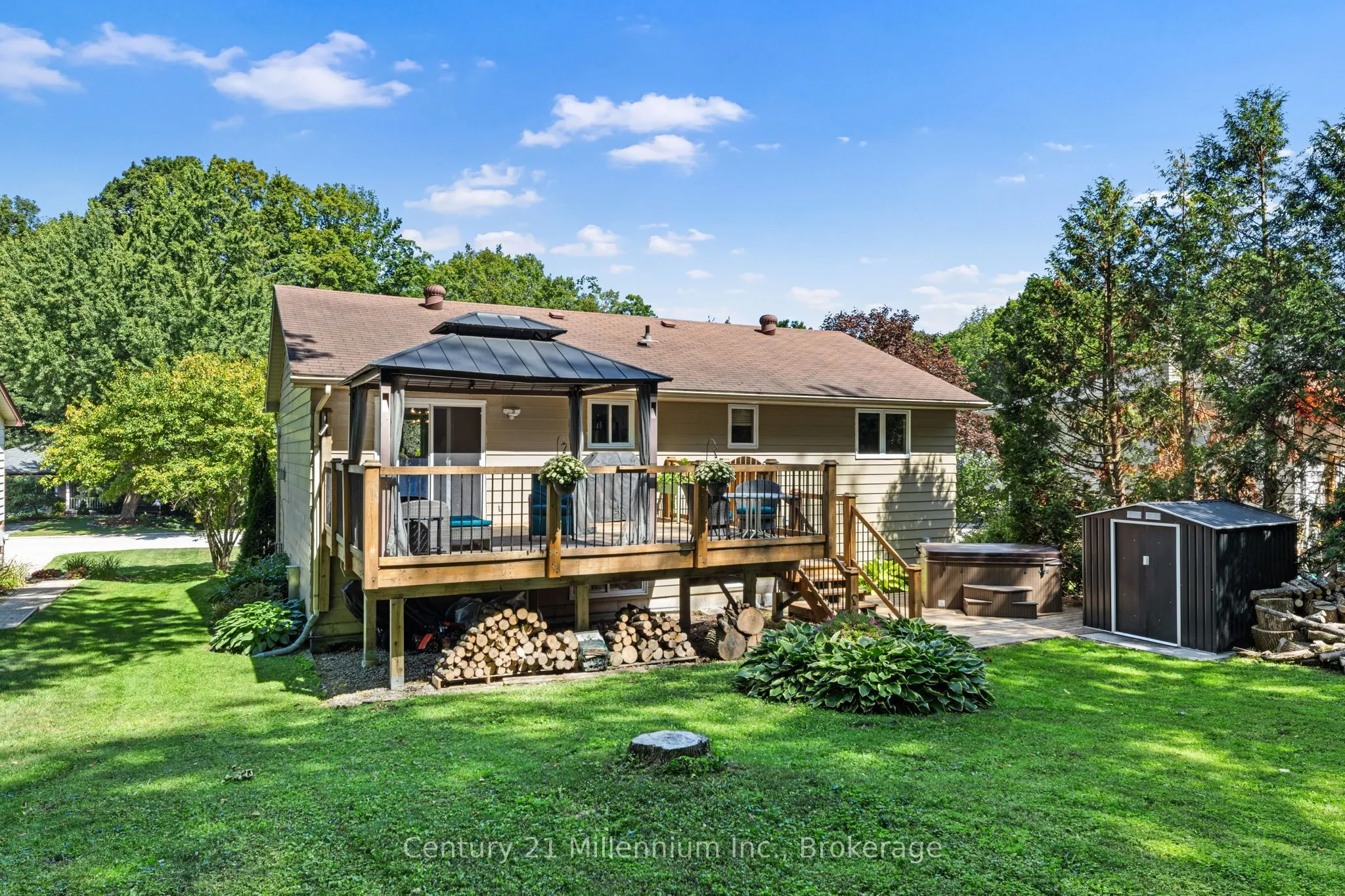 128 PARKLANE Crescent
