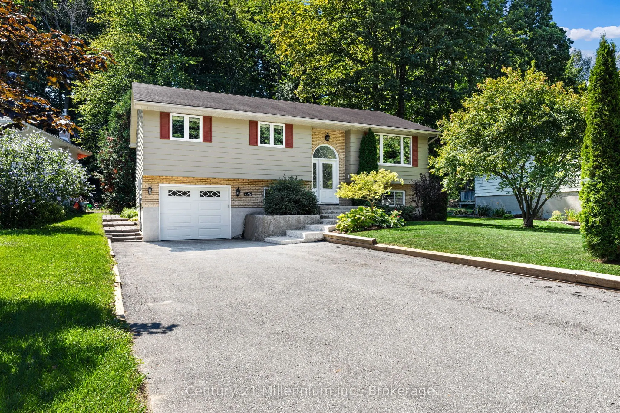 128 PARKLANE Crescent