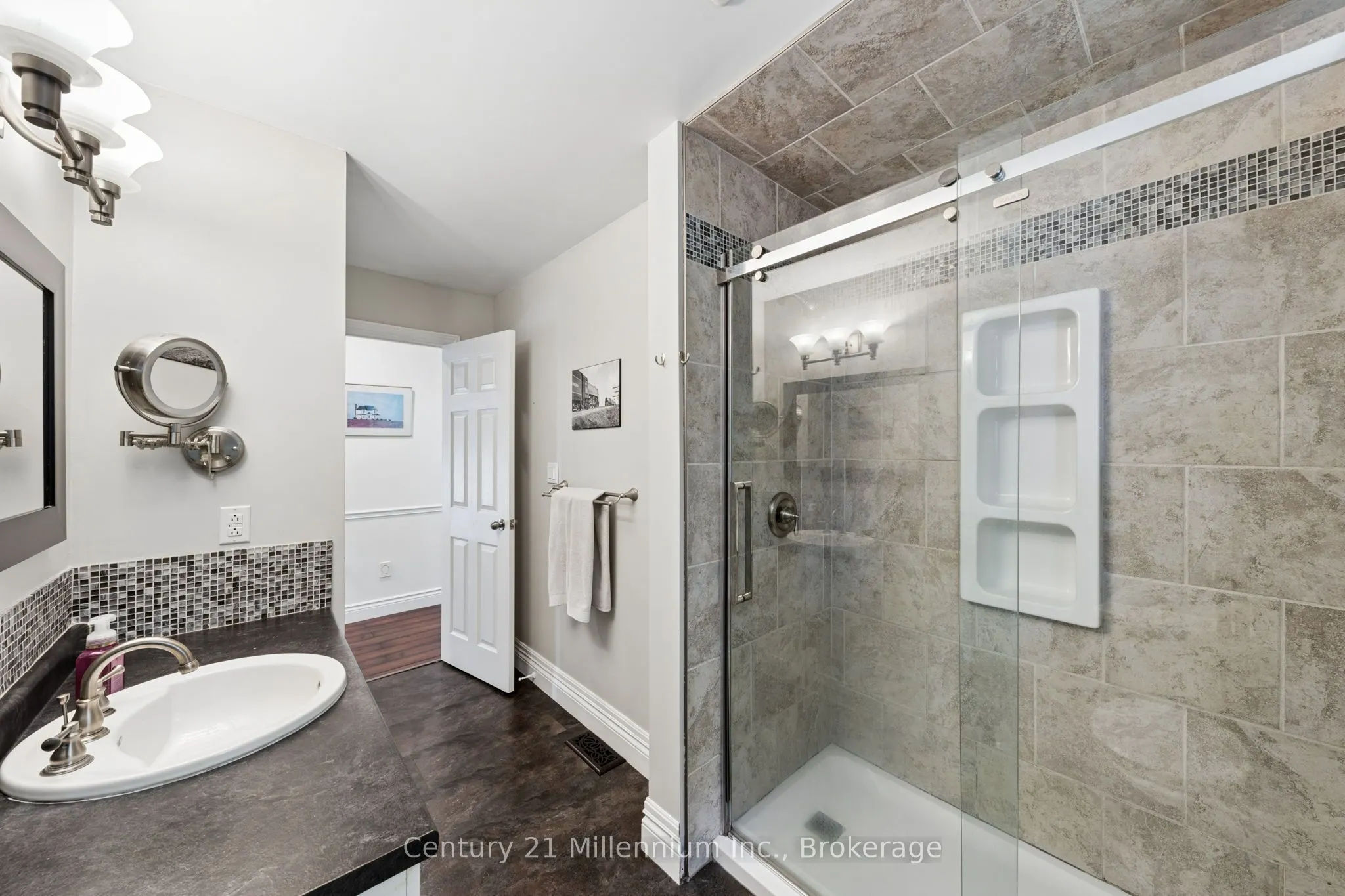 128 PARKLANE Crescent