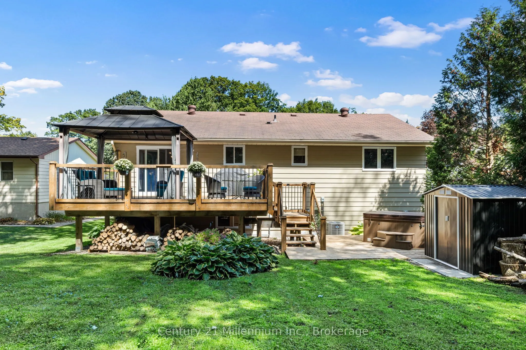 128 PARKLANE Crescent