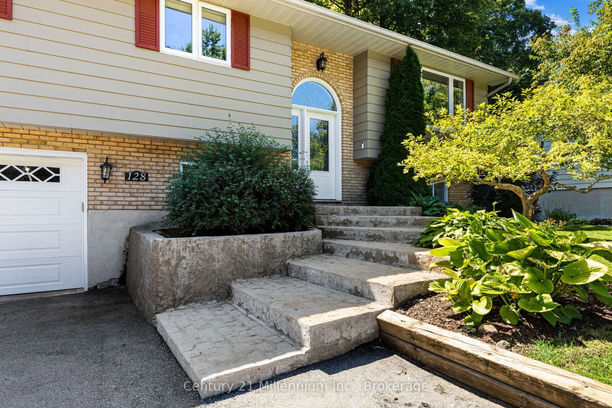 128 PARKLANE Crescent