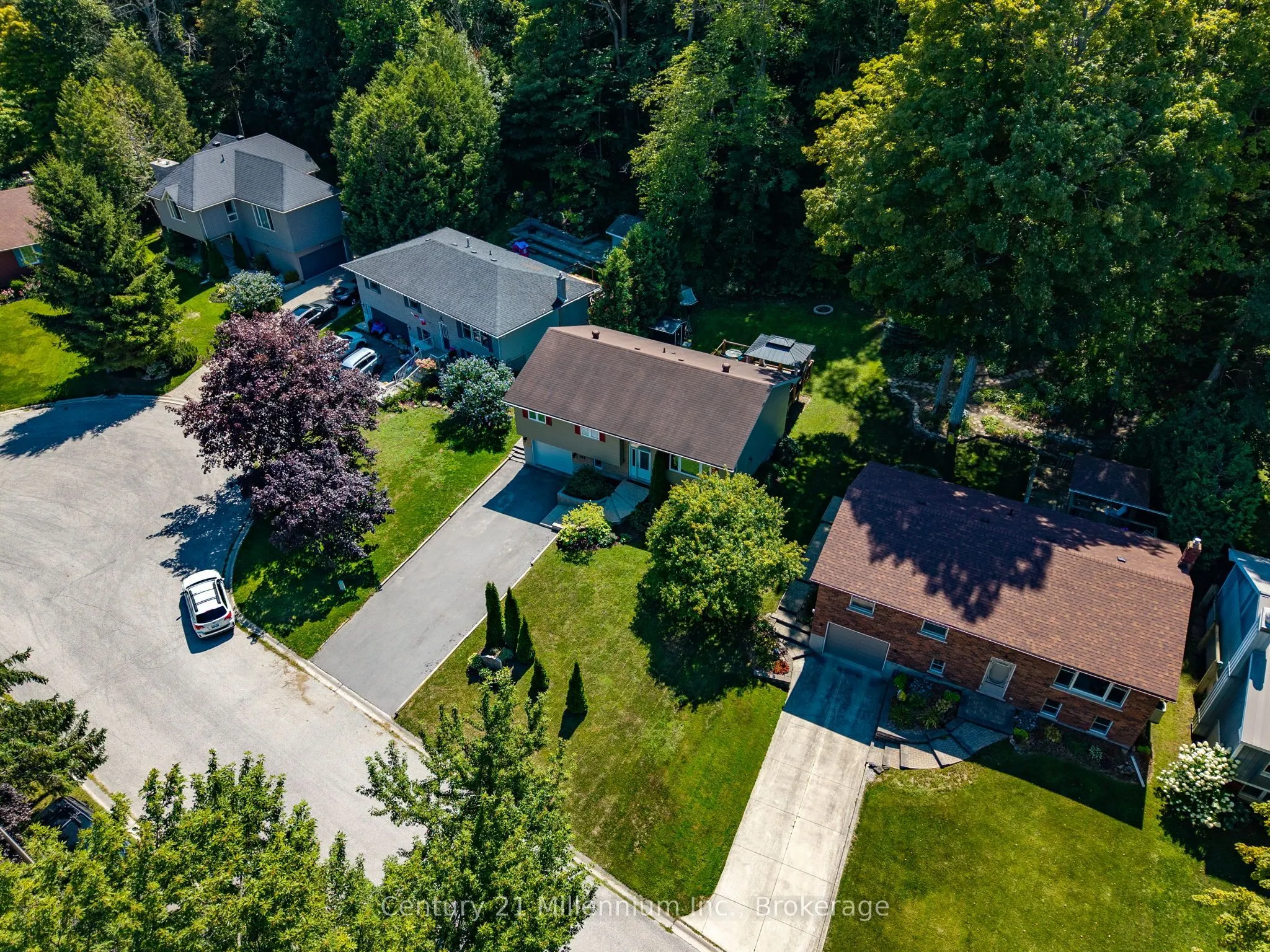 128 PARKLANE Crescent