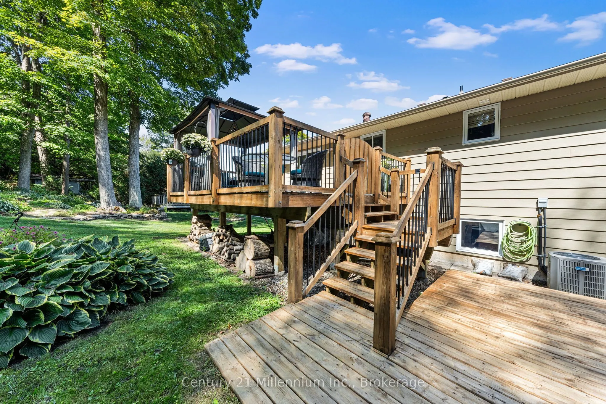 128 PARKLANE Crescent