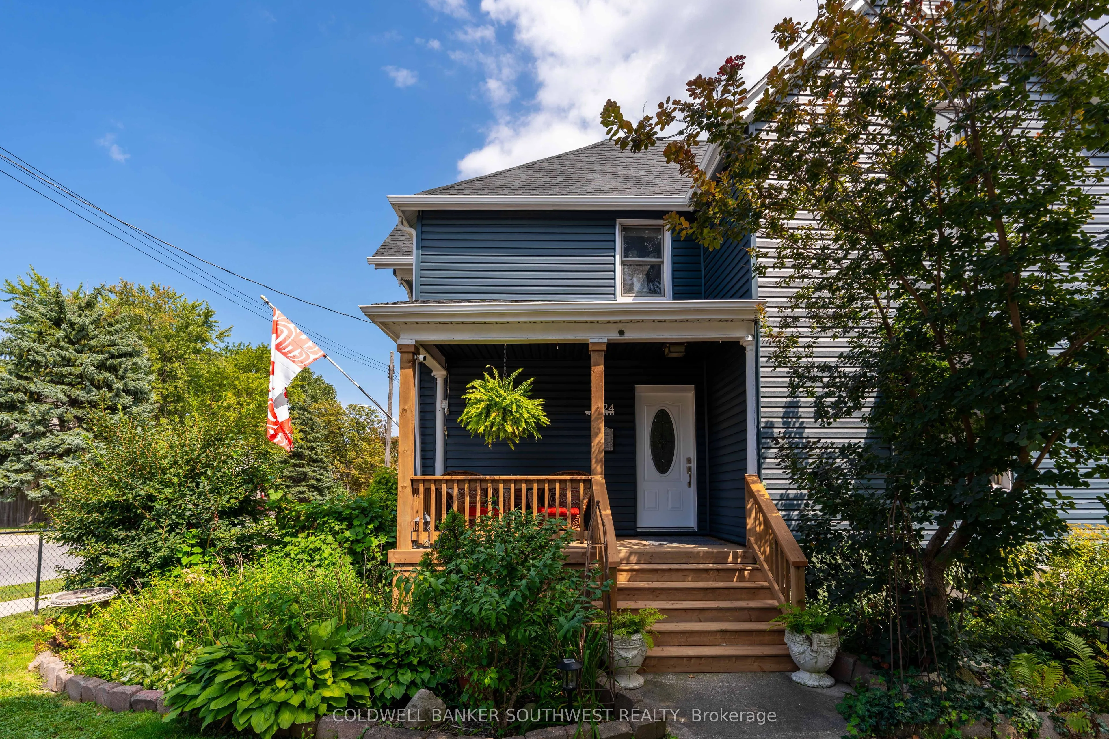 224 Vidal Street S
