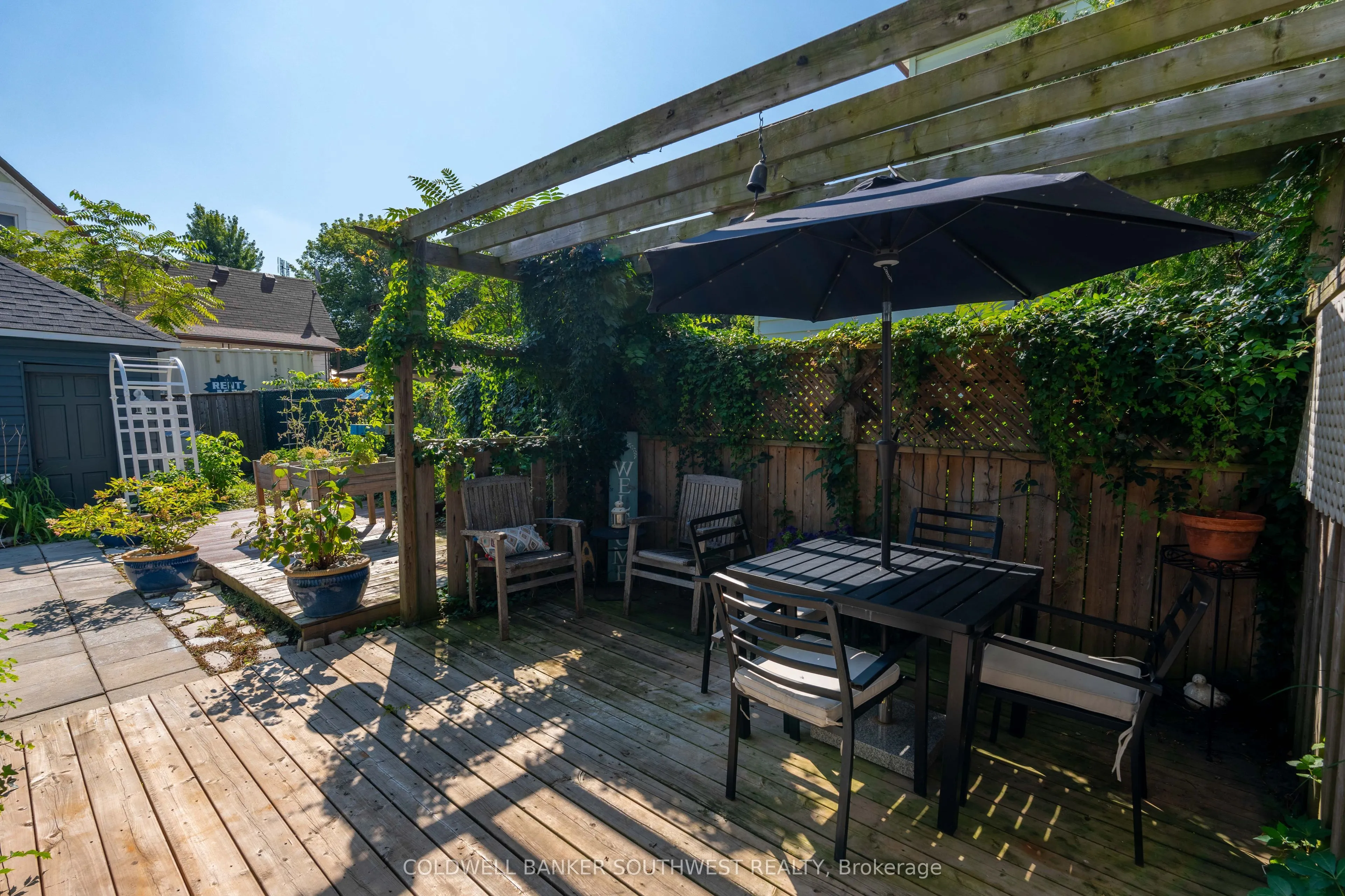224 Vidal Street S