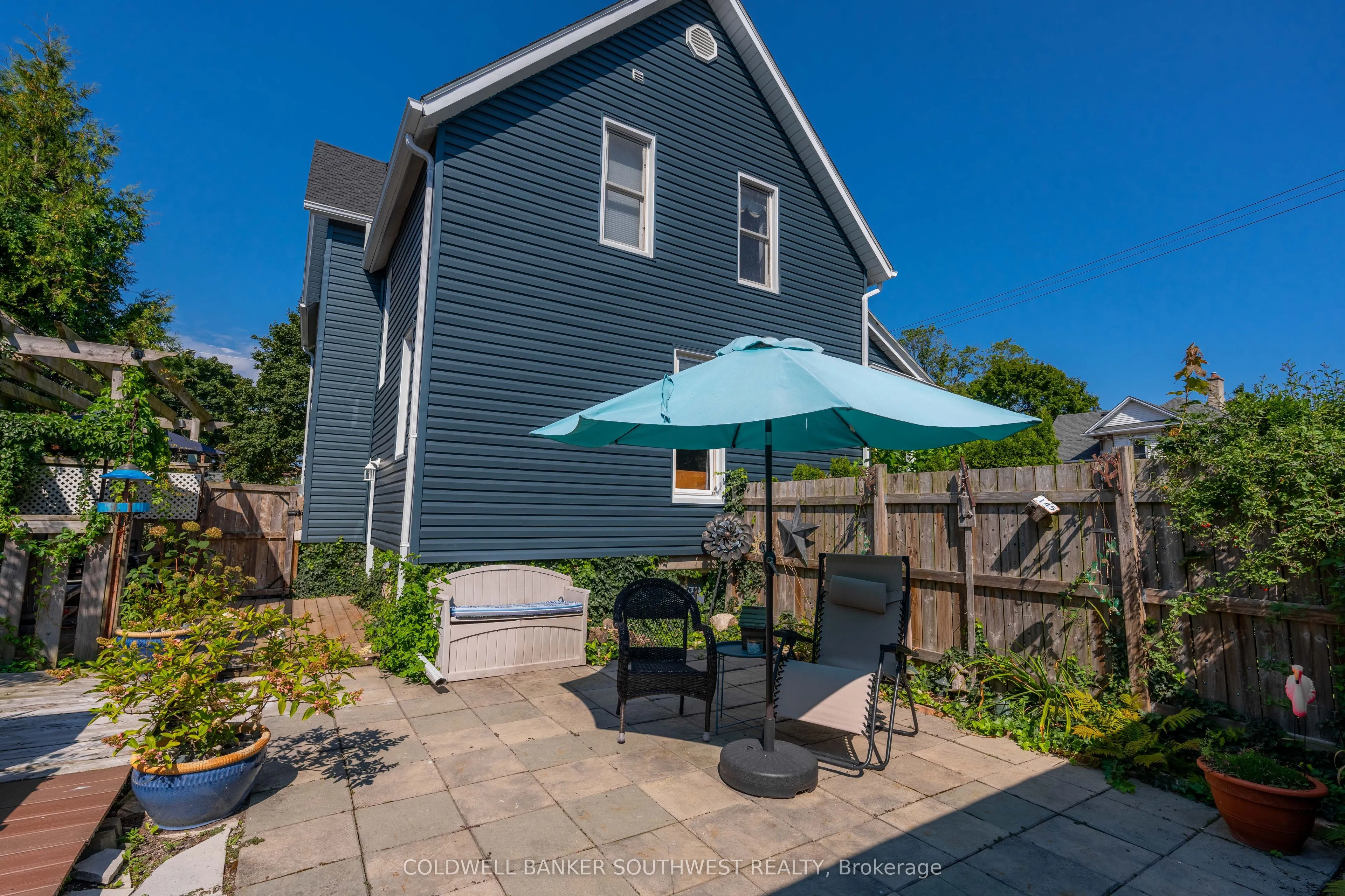 224 Vidal Street S