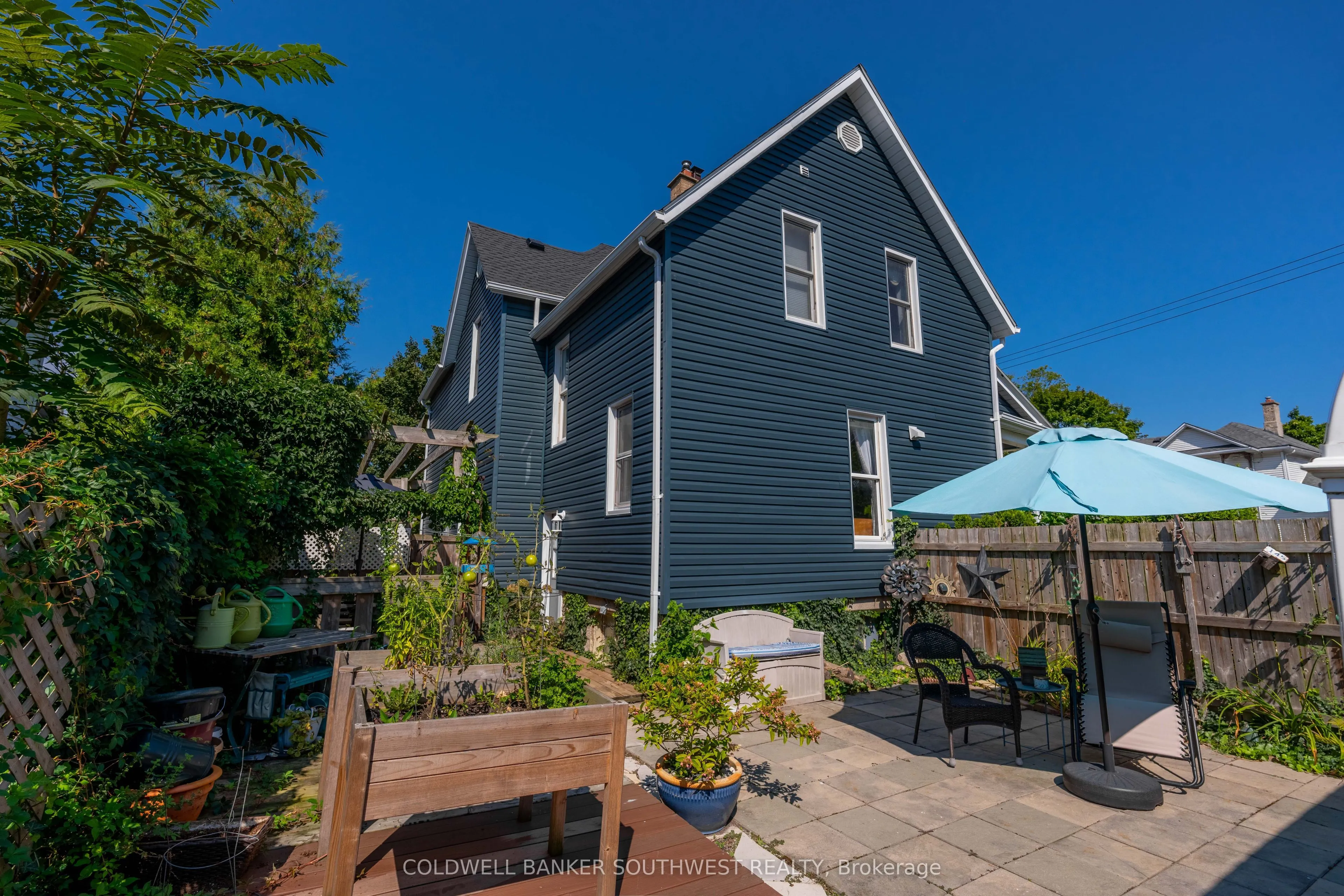 224 Vidal Street S