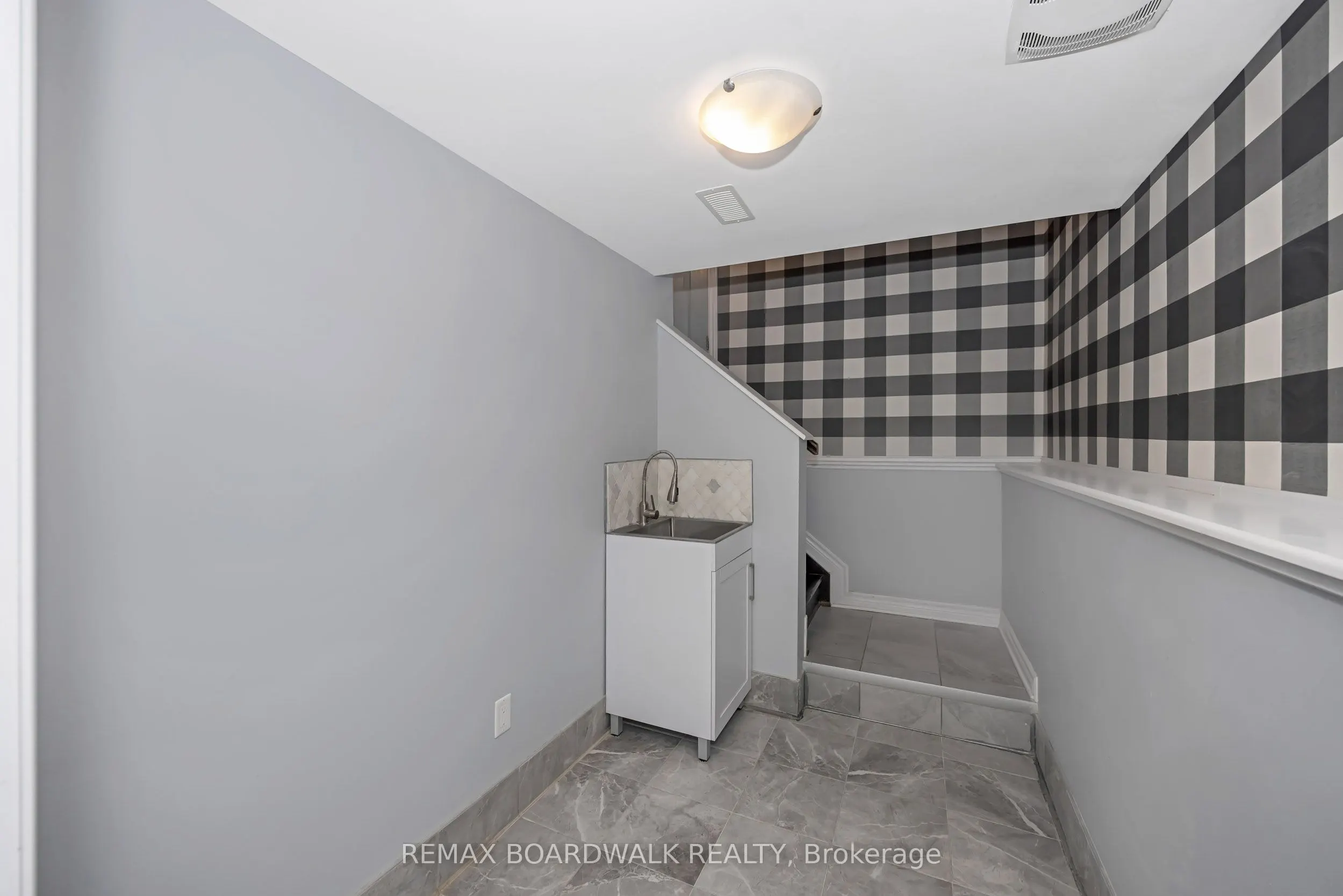 648 Decoeur Drive