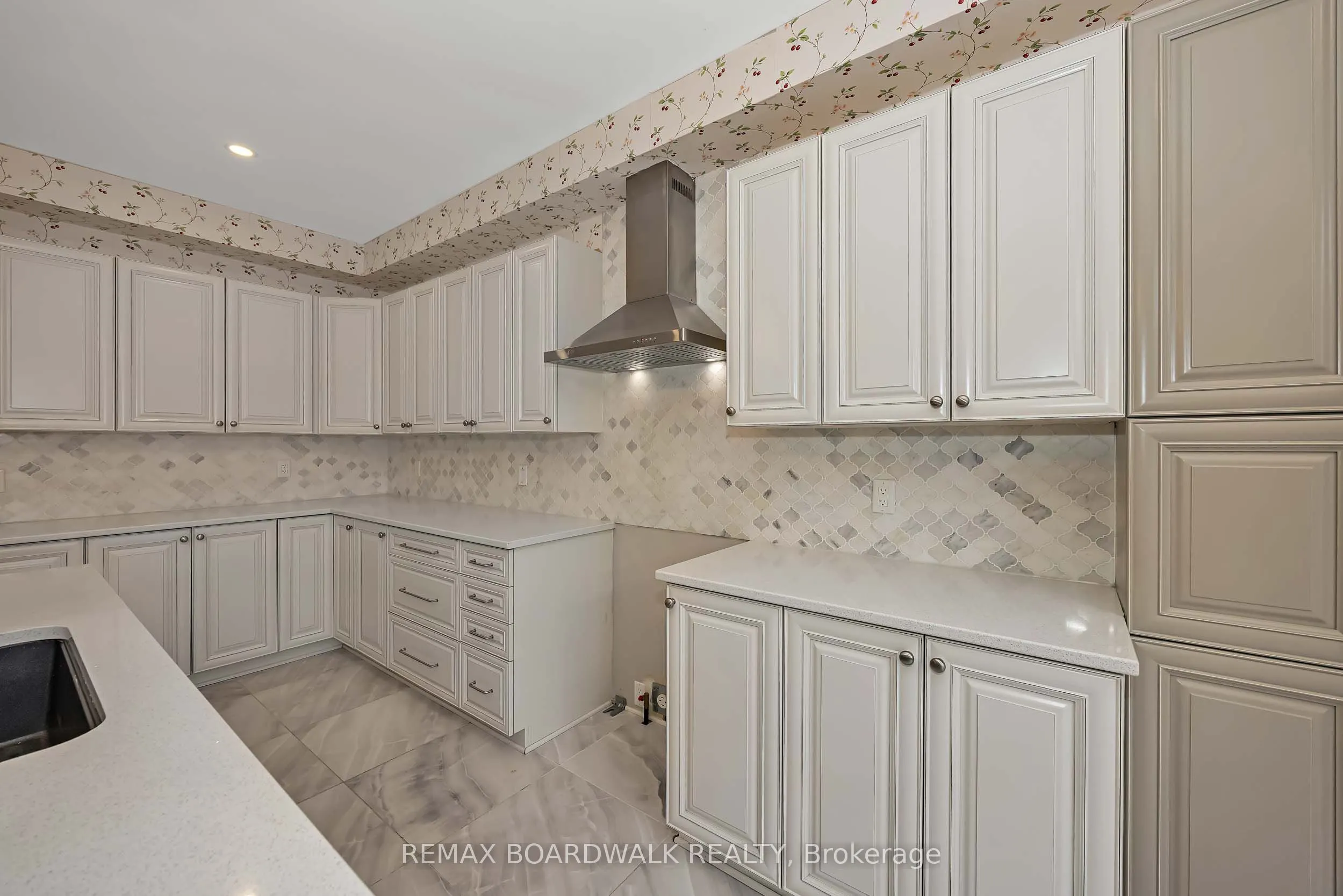 648 Decoeur Drive