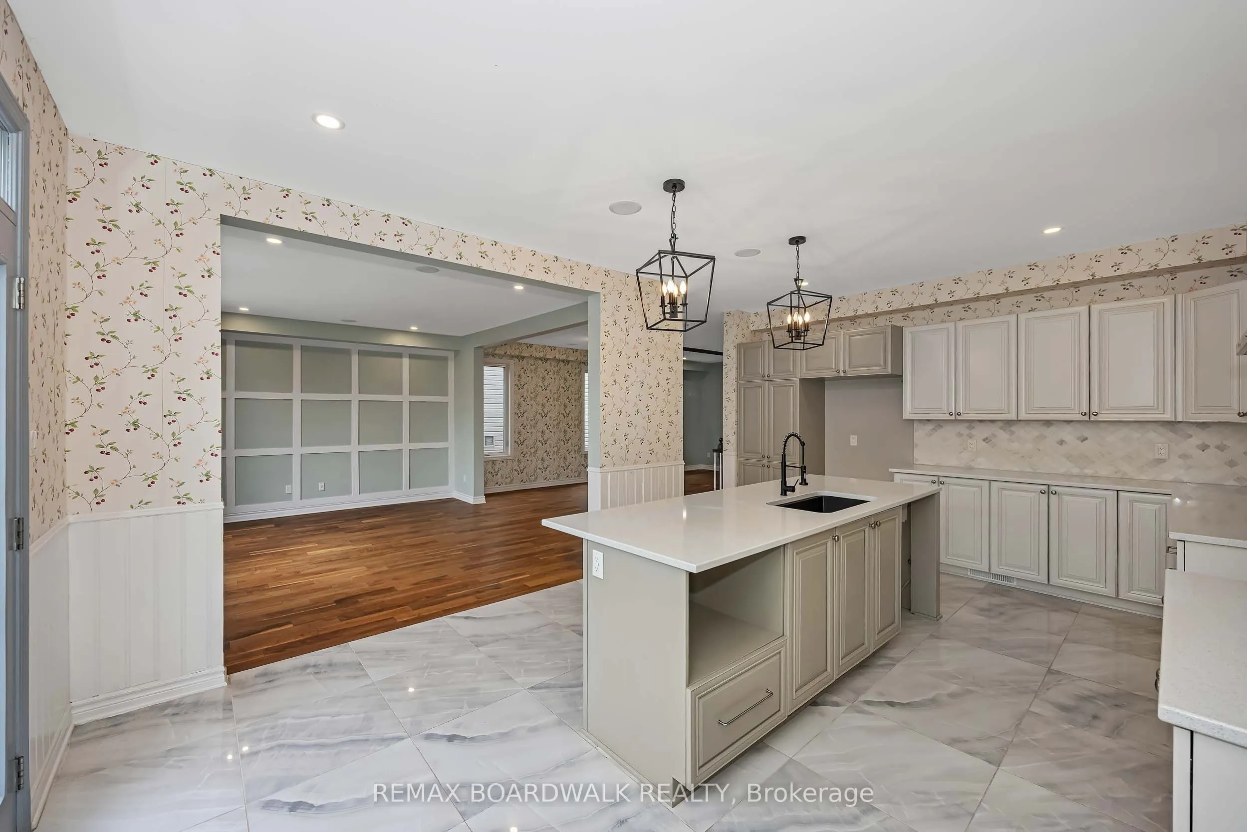 648 Decoeur Drive