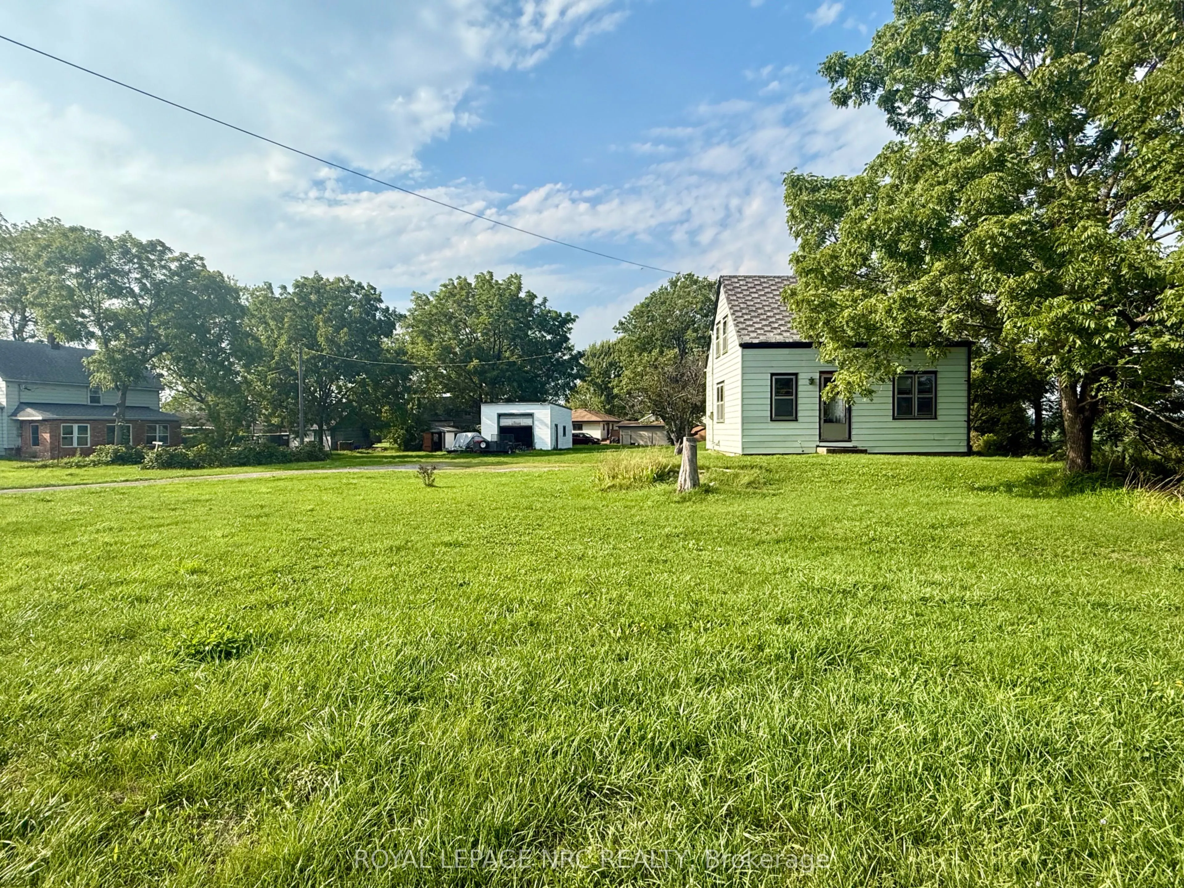 735 Main Street W